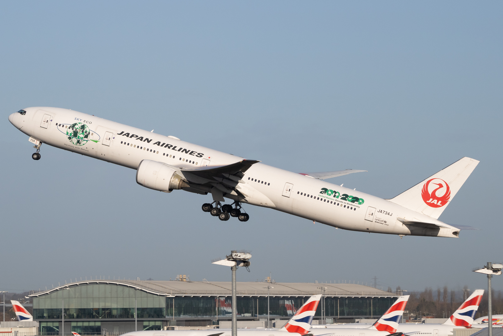 Full size: Japan Airlines Boeing 777-300ER JA734J at London Heathrow International Airport
