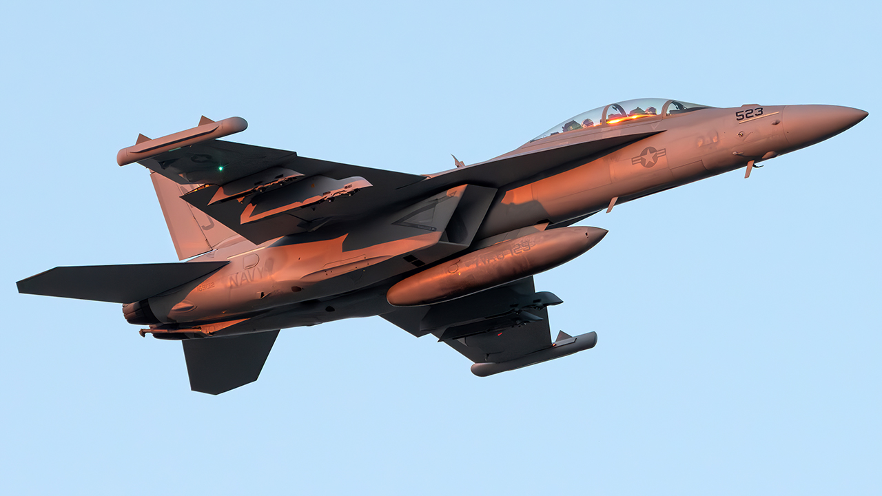 Full size: USN - United States Navy Boeing EA-18G Growler 169132 at Wittman Regional Airport