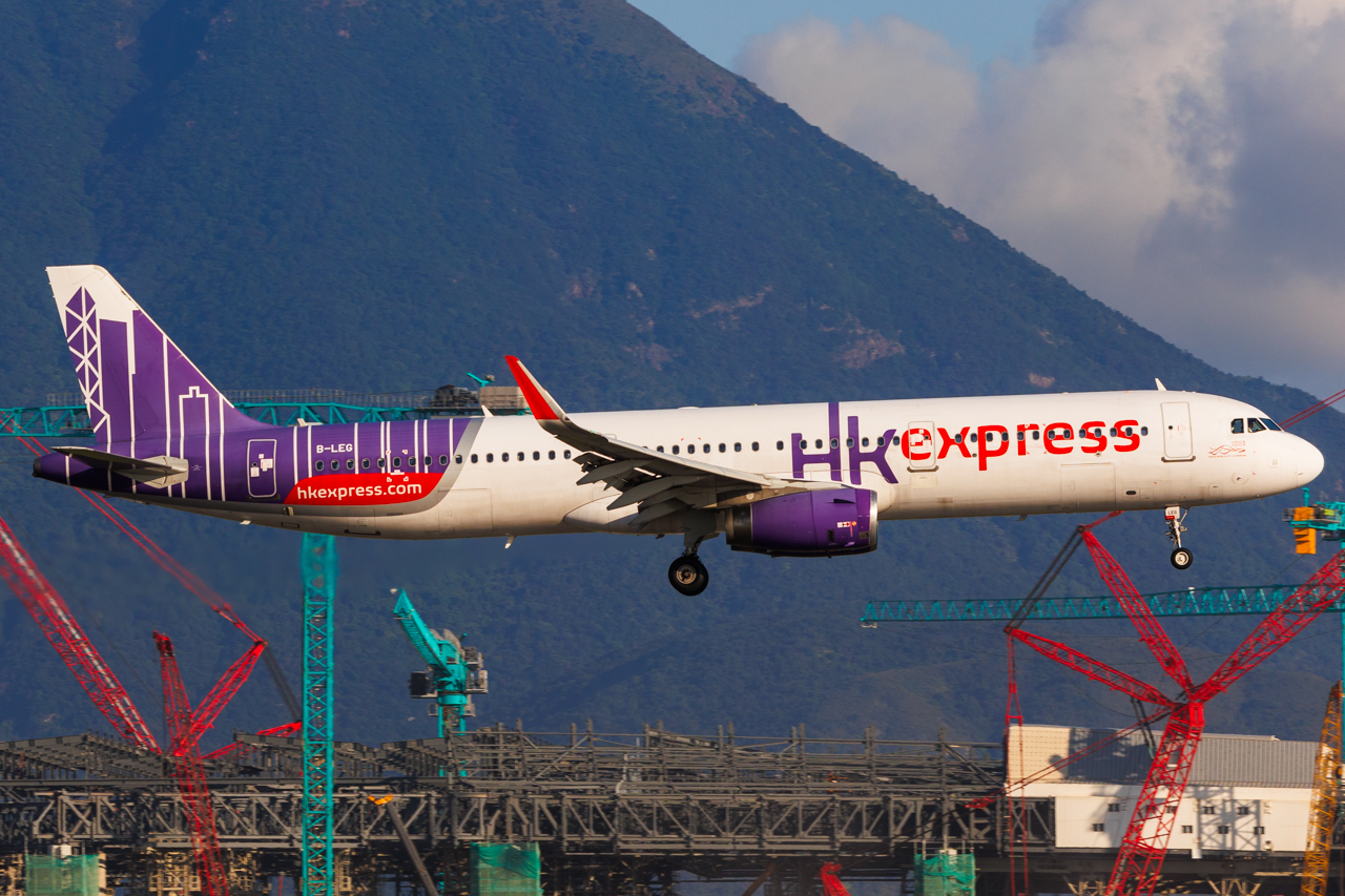 Full size: Hong Kong Express Airbus A321-200 B-LEG at Hong Kong International Airport