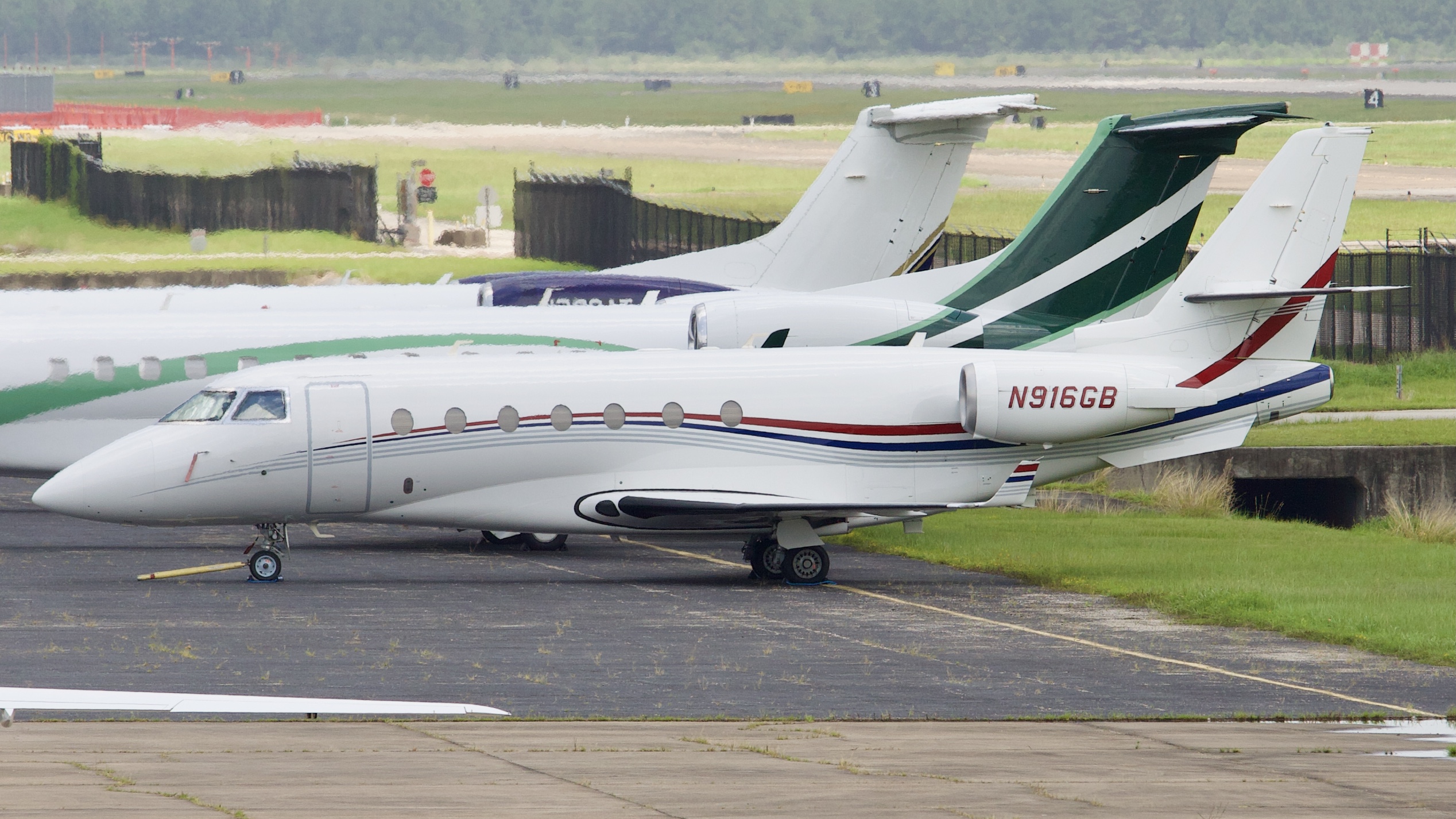 Full size: PRIVATE Gulfstream G200 N916GB at Houston-George Bush Intercontinental Airport