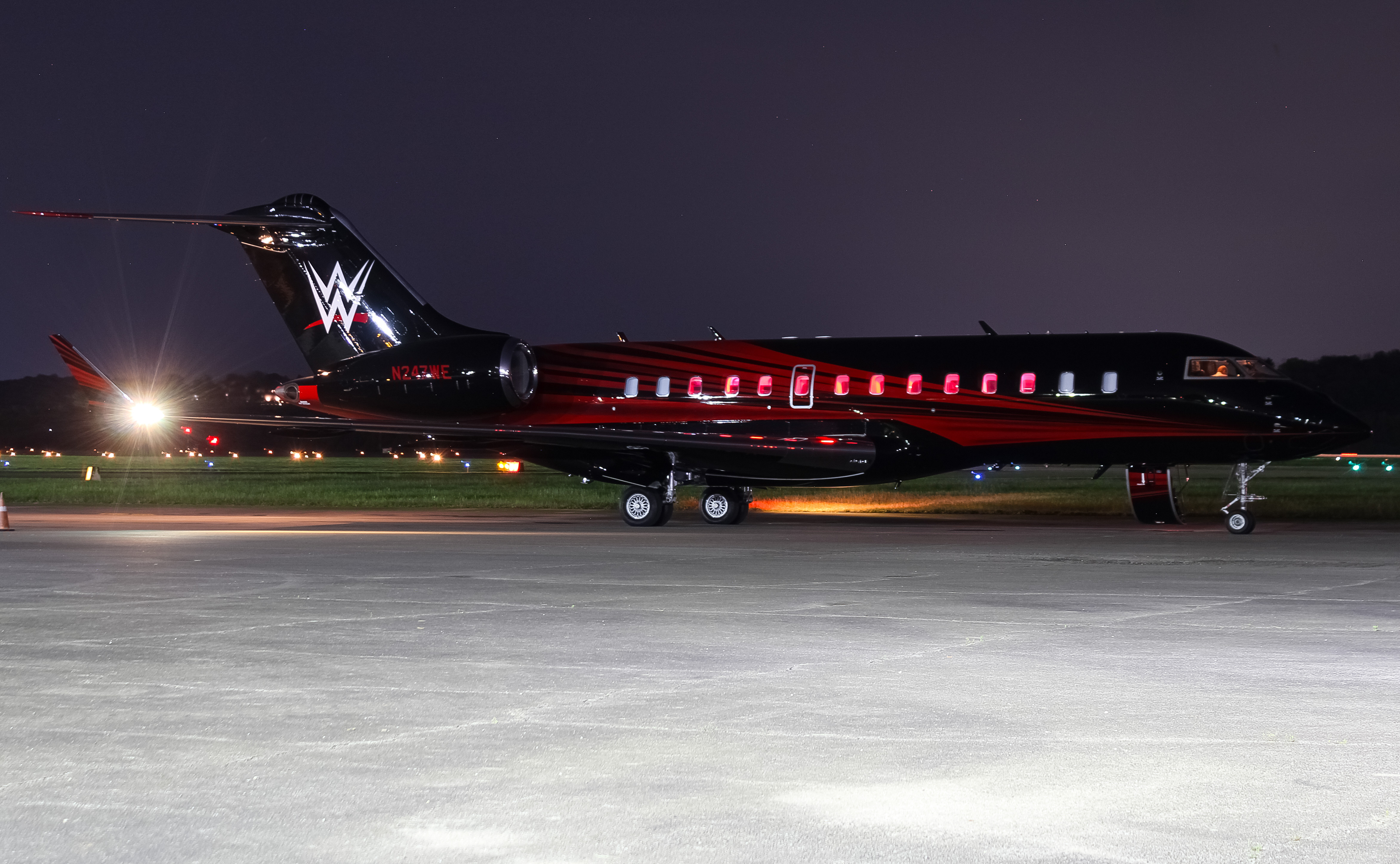 Full size: Private Bombardier Global BD 700 N247WE at Cincinnati Municipal Airport/Lunken Field