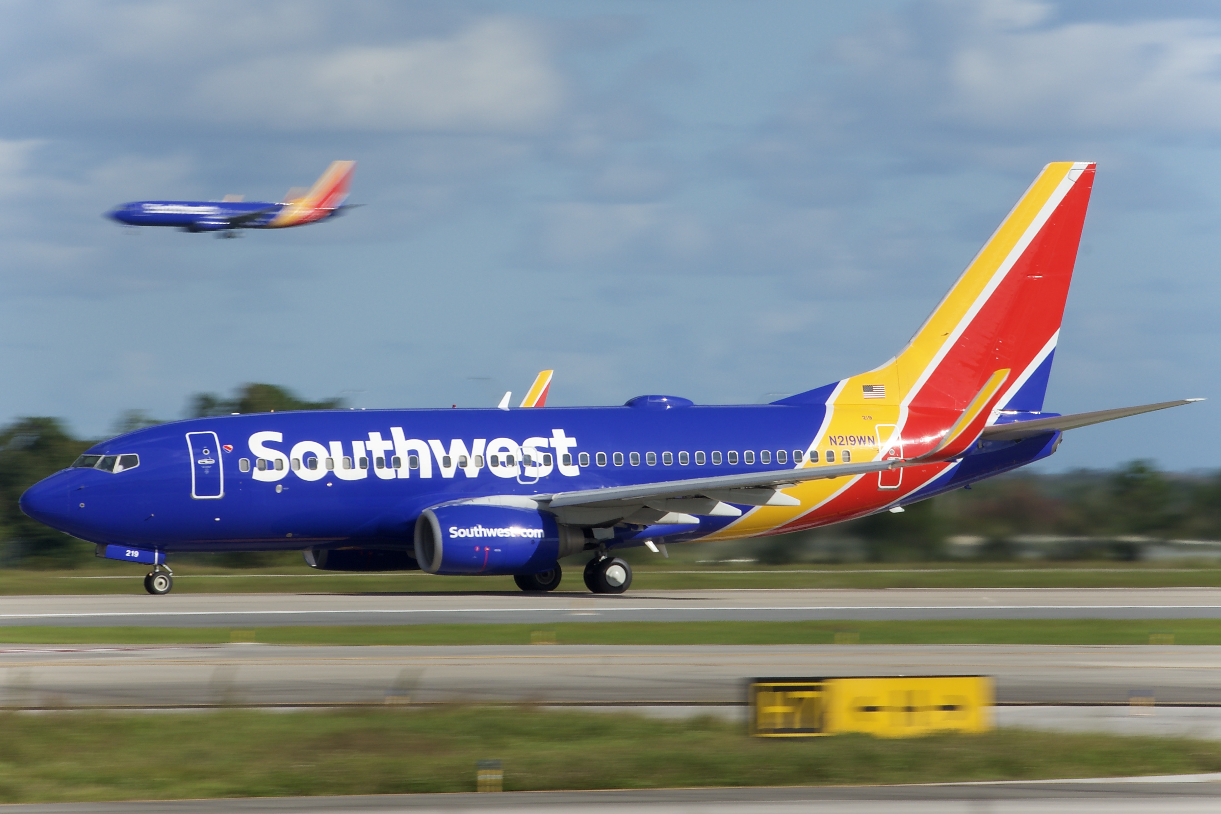 Full size: Southwest Airlines Boeing 737-700 N219WN at Orlando International Airport