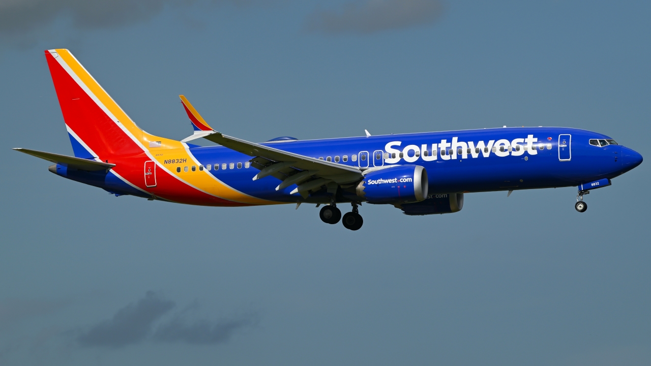 Full size: Southwest Airlines Boeing 737 MAX 8 N8832H at Orlando International Airport
