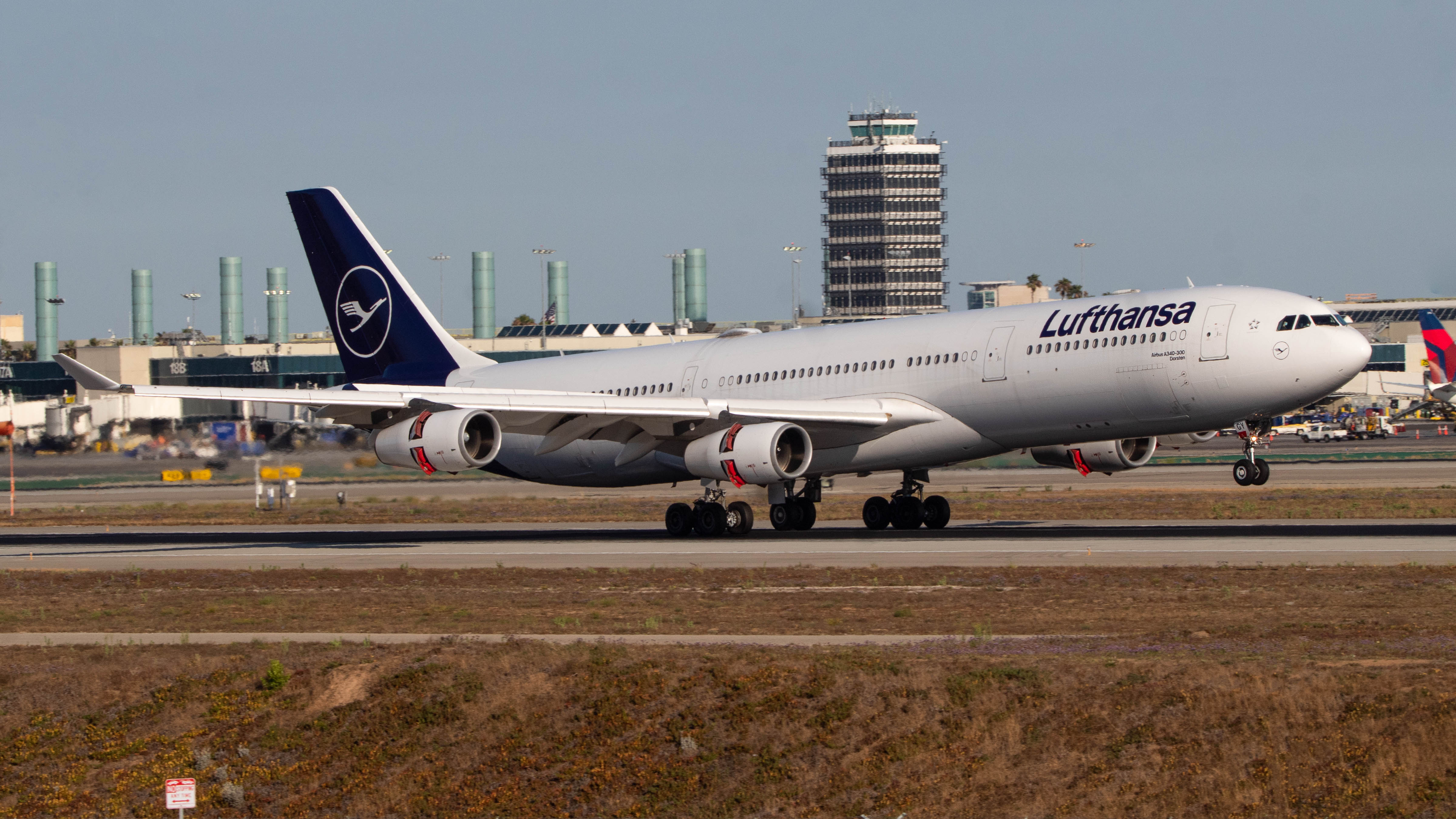 Full size: Lufthansa Airbus A340-300 D-AIGY at Los Angeles International Airport