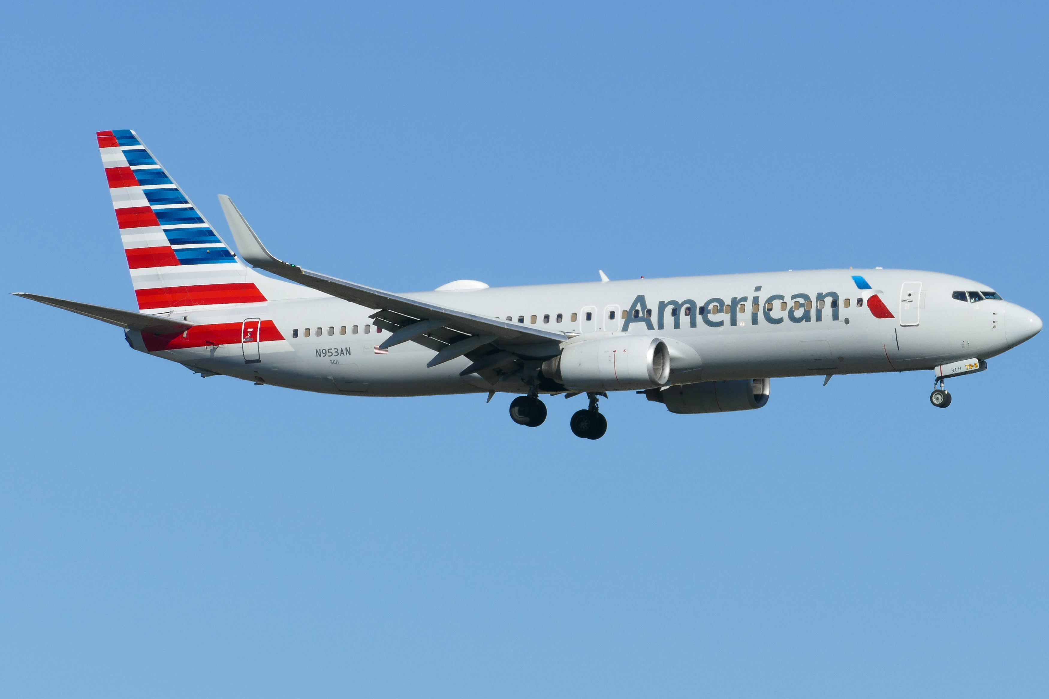 Full size: American Airlines Boeing 737-800 N953AN at Austin-Bergstrom International Airport