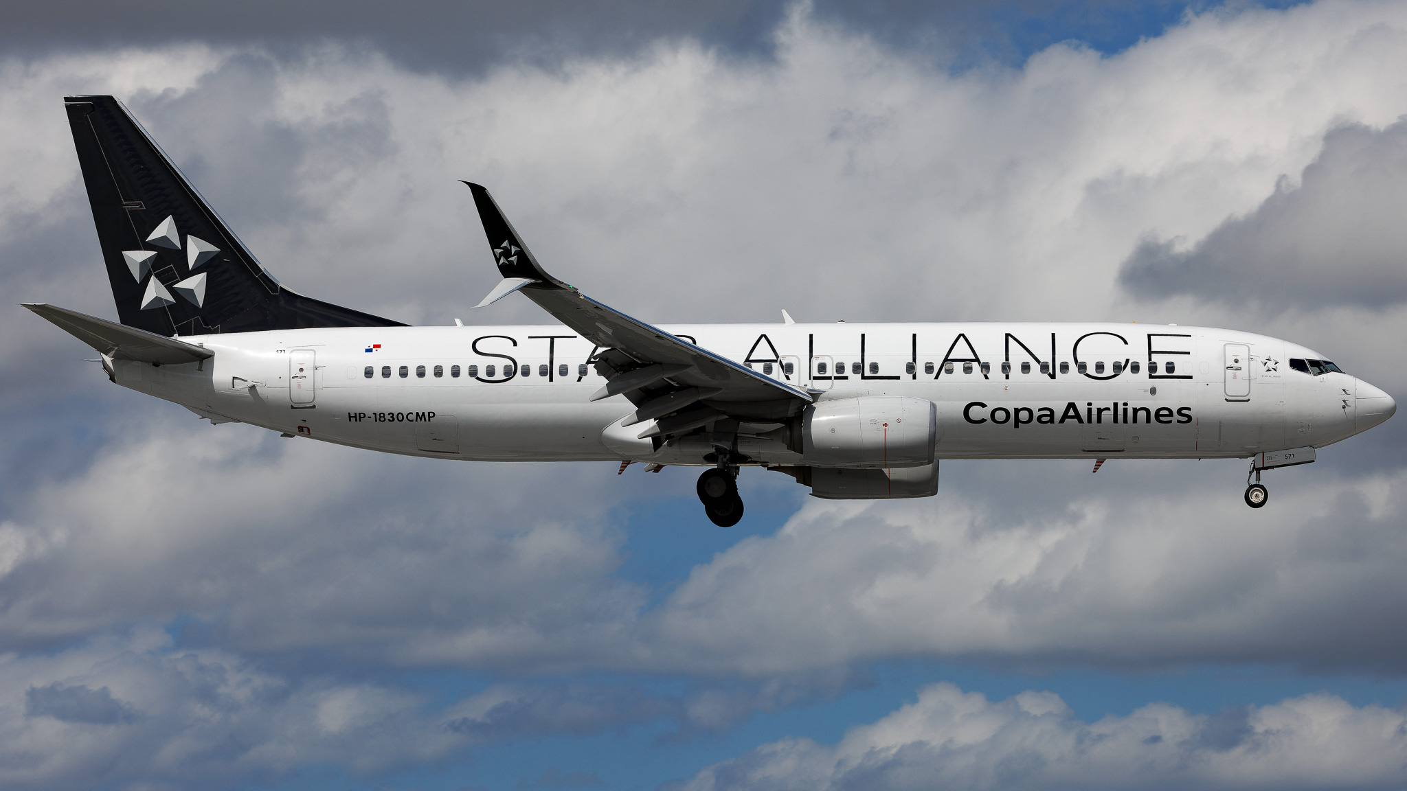Full size: Copa Airlines Boeing 737-800 HP-1830CMP at Miami International Airport