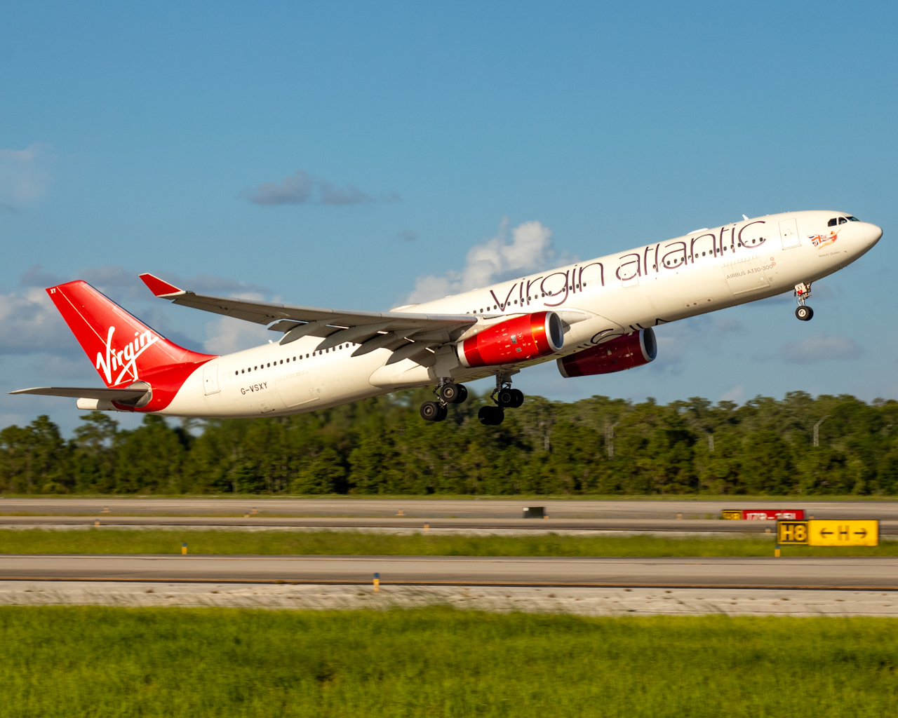 Full size: Virgin Atlantic Airbus A330-300 G-VSXY at Orlando International Airport