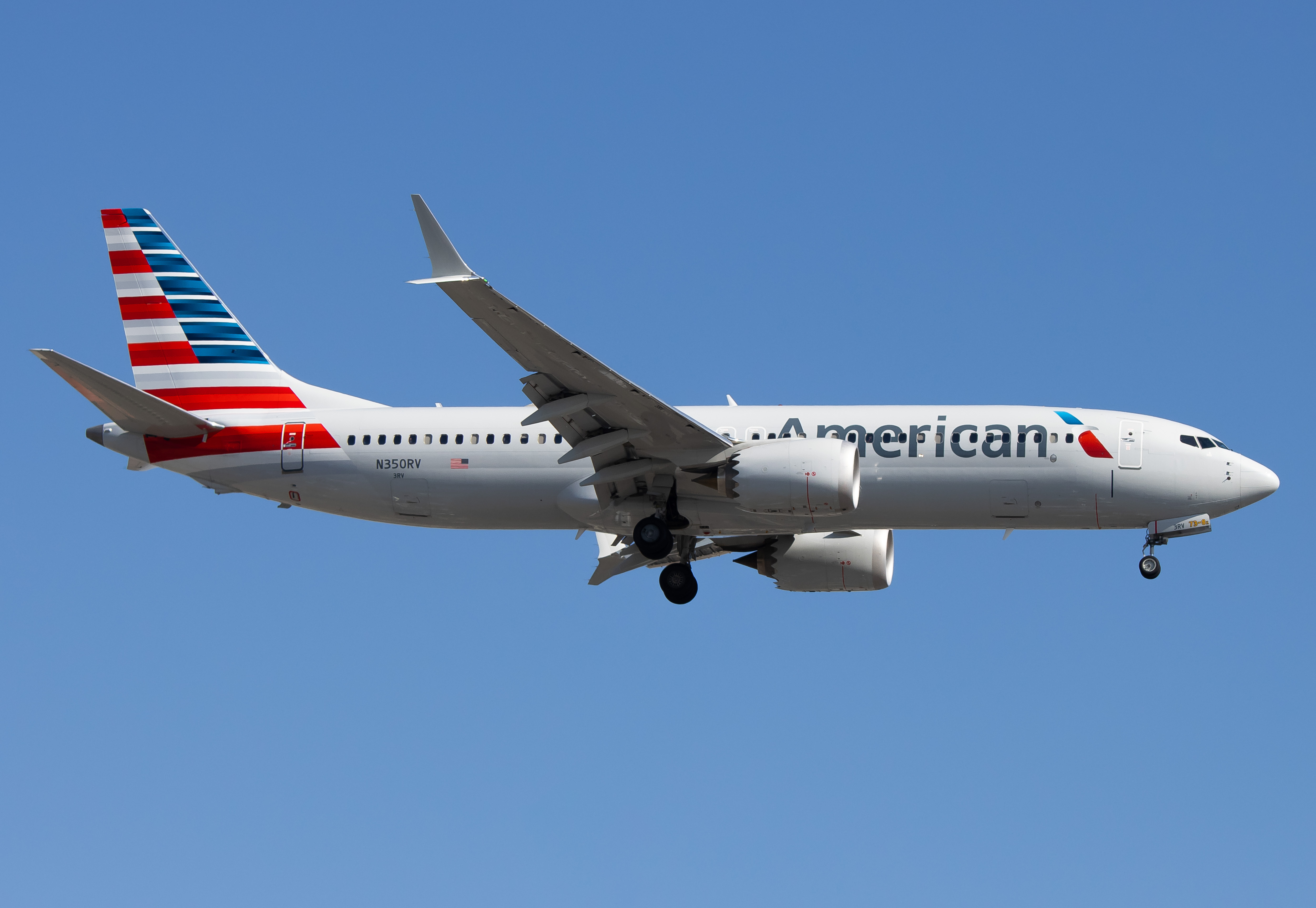 Full size: American Airlines Boeing 737 MAX 8 N350RV at Newark Liberty International Airport
