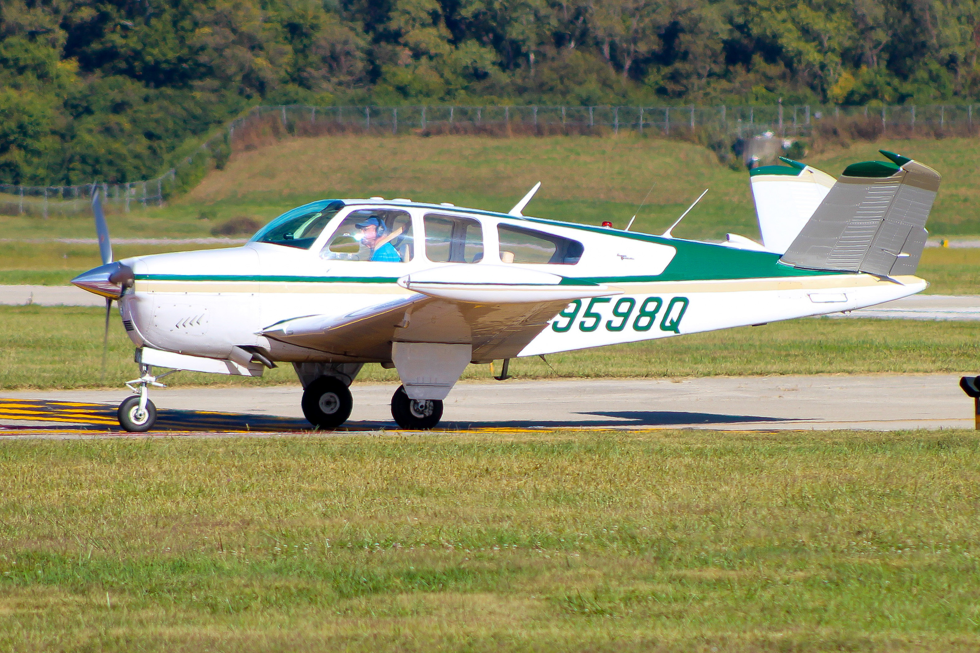Full size: PRIVATE Beechcraft Bonanza  N9598Q at Cincinnati Municipal Airport/Lunken Field