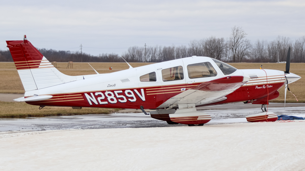 Full size: PRIVATE Piper Dakota N2859V at John Glenn Columbus International Airport
