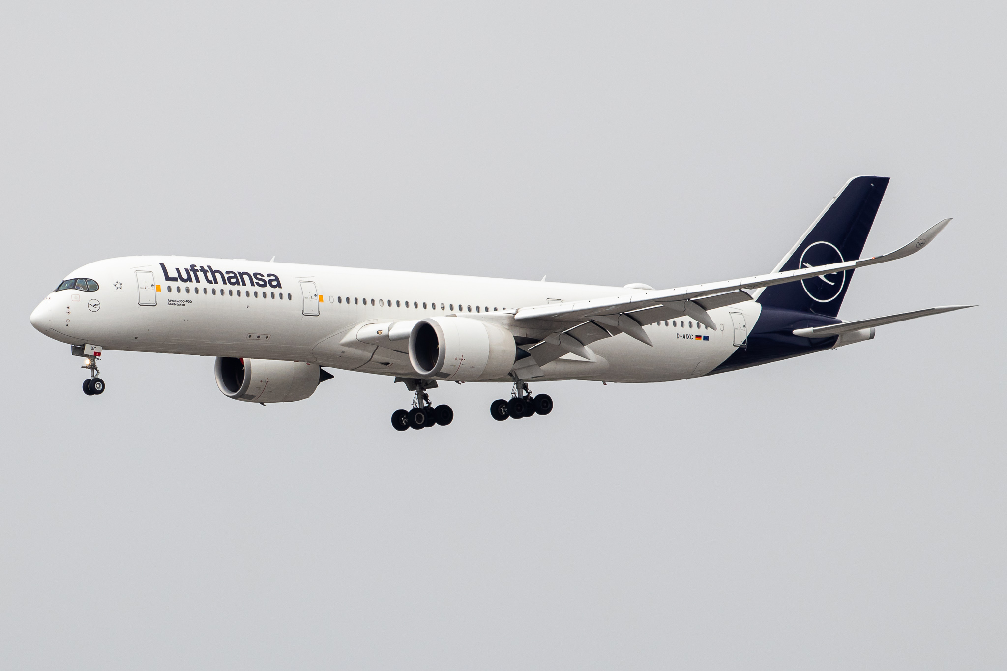 Full size: Lufthansa Airbus A350-900 D-AIXC at Los Angeles International Airport