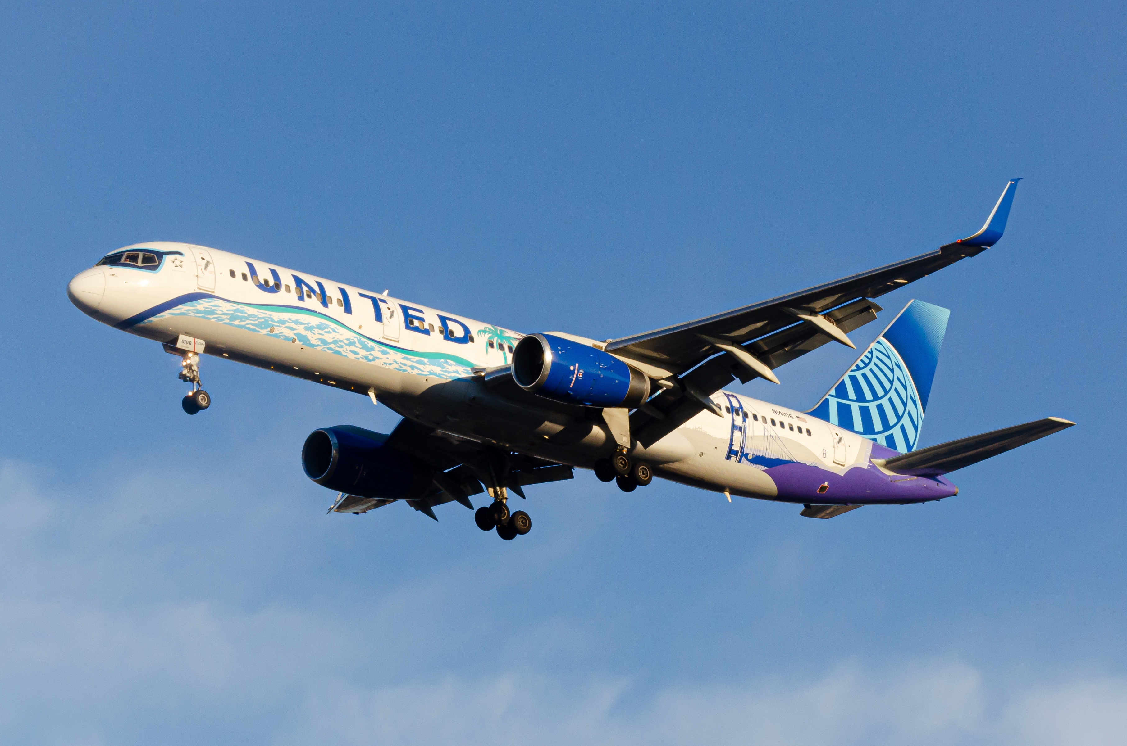 Full size: United Airlines Boeing 757-200 N14106 at Newark Liberty International Airport