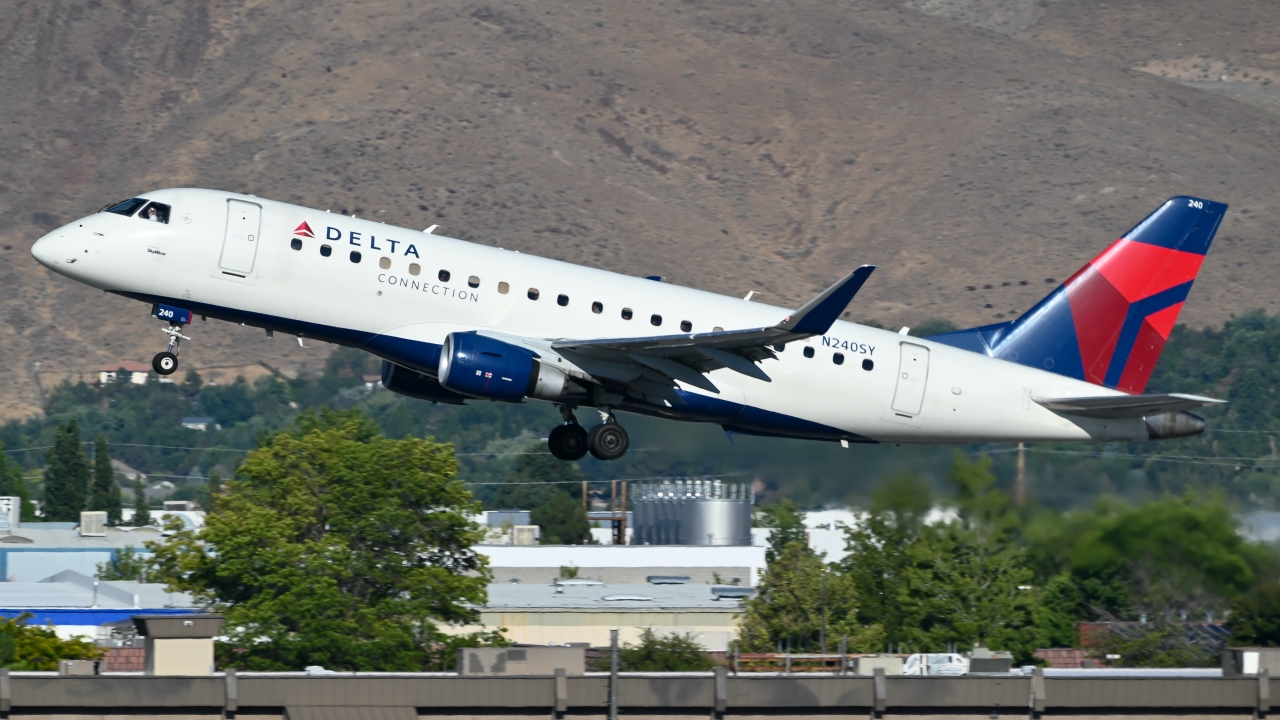 Full size: SkyWest Airlines Embraer E175 N240SY at Reno/Tahoe International Airport