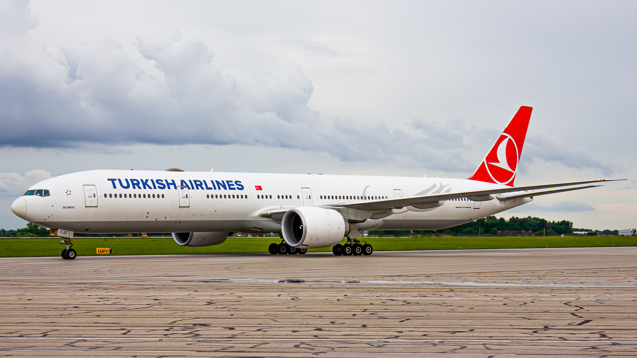 Full size: Turkish Airlines Boeing 777-300ER TC-LJD at Rickenbacker International Airport