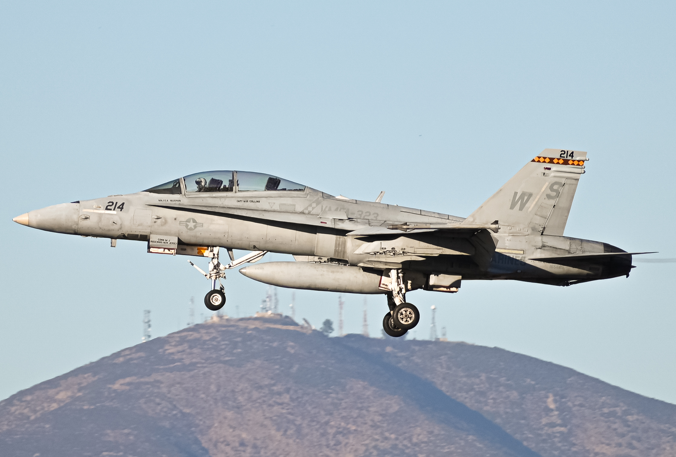 Full size: USMC - United States Marine Corp McDonnel Douglas F/A-18 Hornet 165685 at Brown Field Municipal Airport