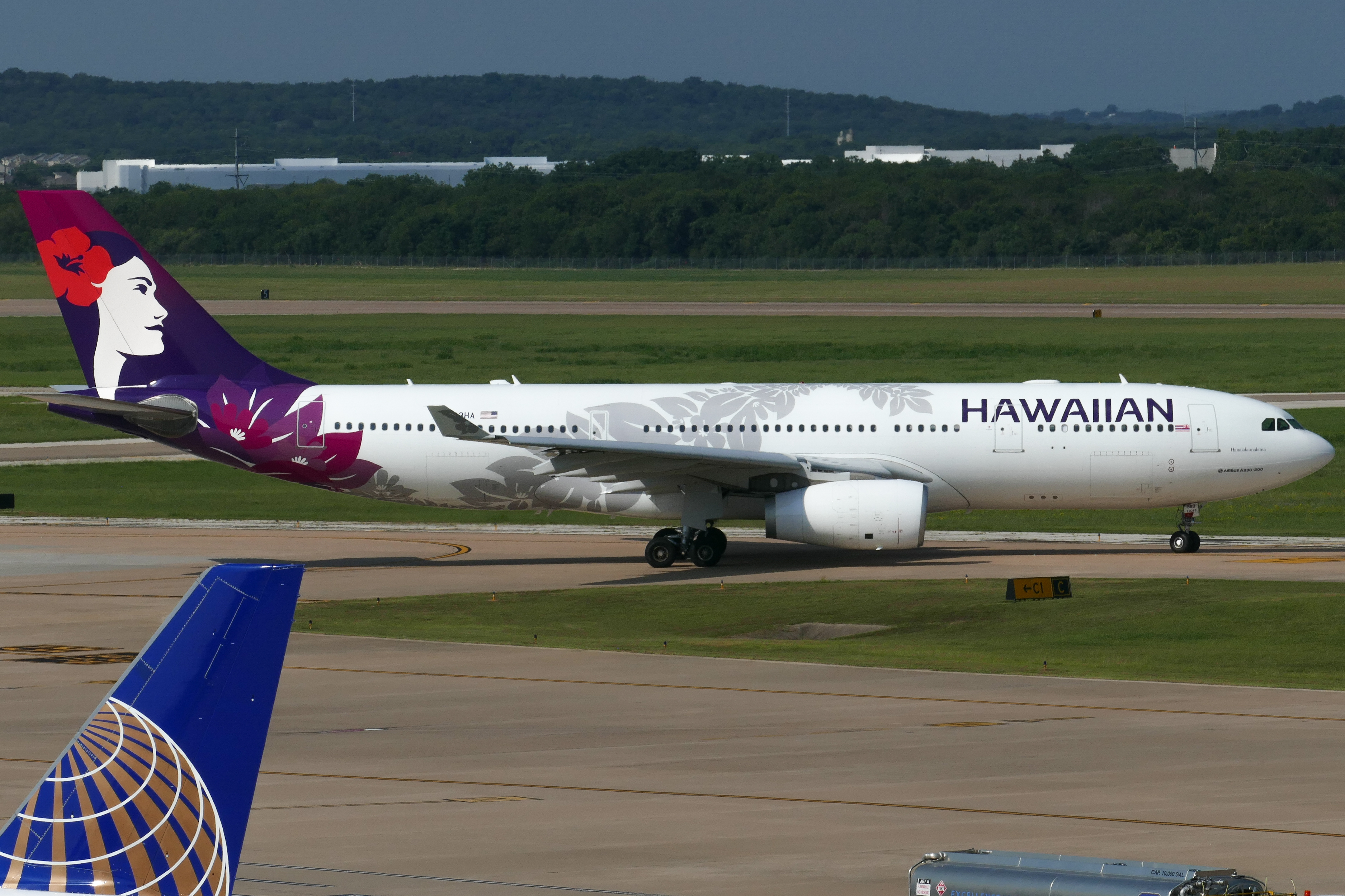 Full size: Hawaiian Airlines Airbus A330-200 N383HA at Austin-Bergstrom International Airport