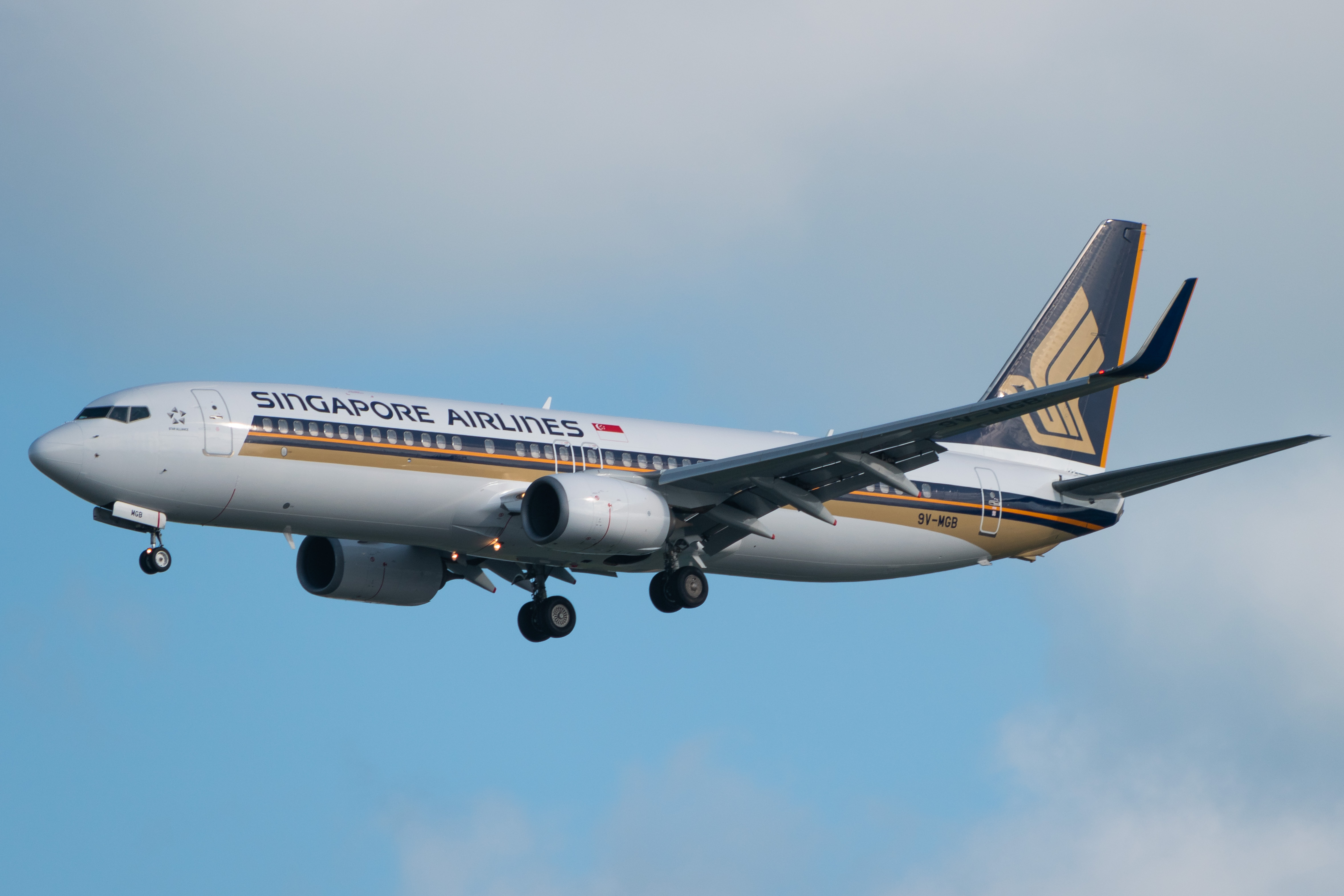Full size: Singapore Airlines Boeing 737-800 9V-MGB at Singapore-Changi Airport