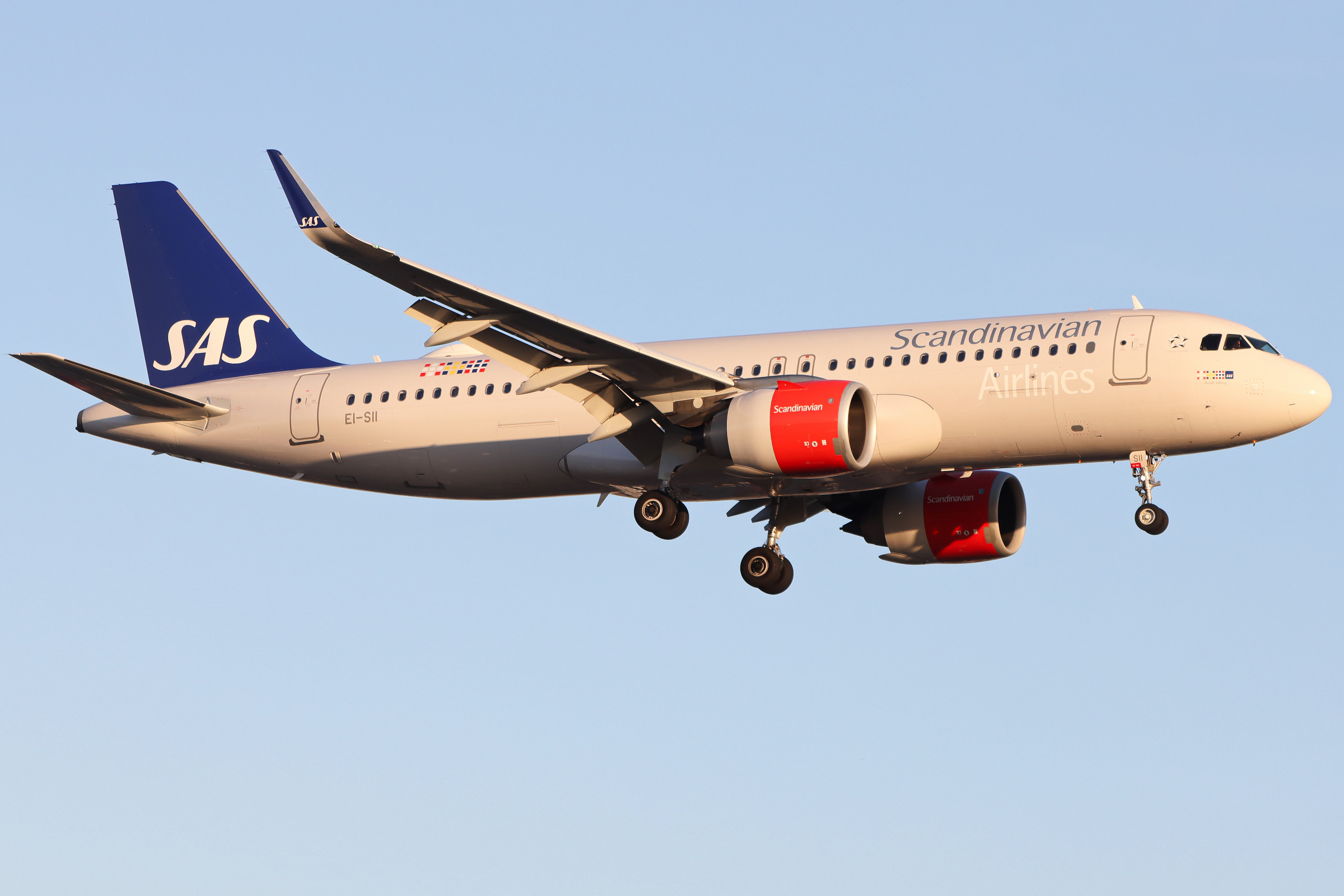 Full size: Scandinavian Airlines Airbus A320NEO EI-SII at London Heathrow International Airport