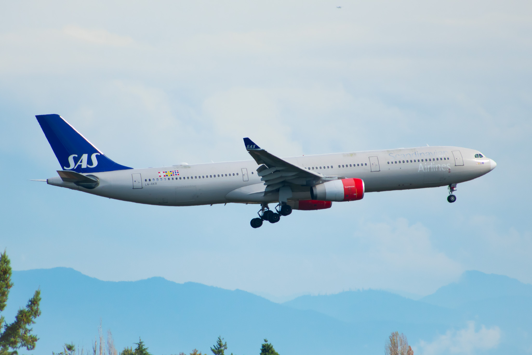 Full size: Scandinavian Airlines Airbus A330-300 LN-RKR at Seattle-Tacoma International Airport