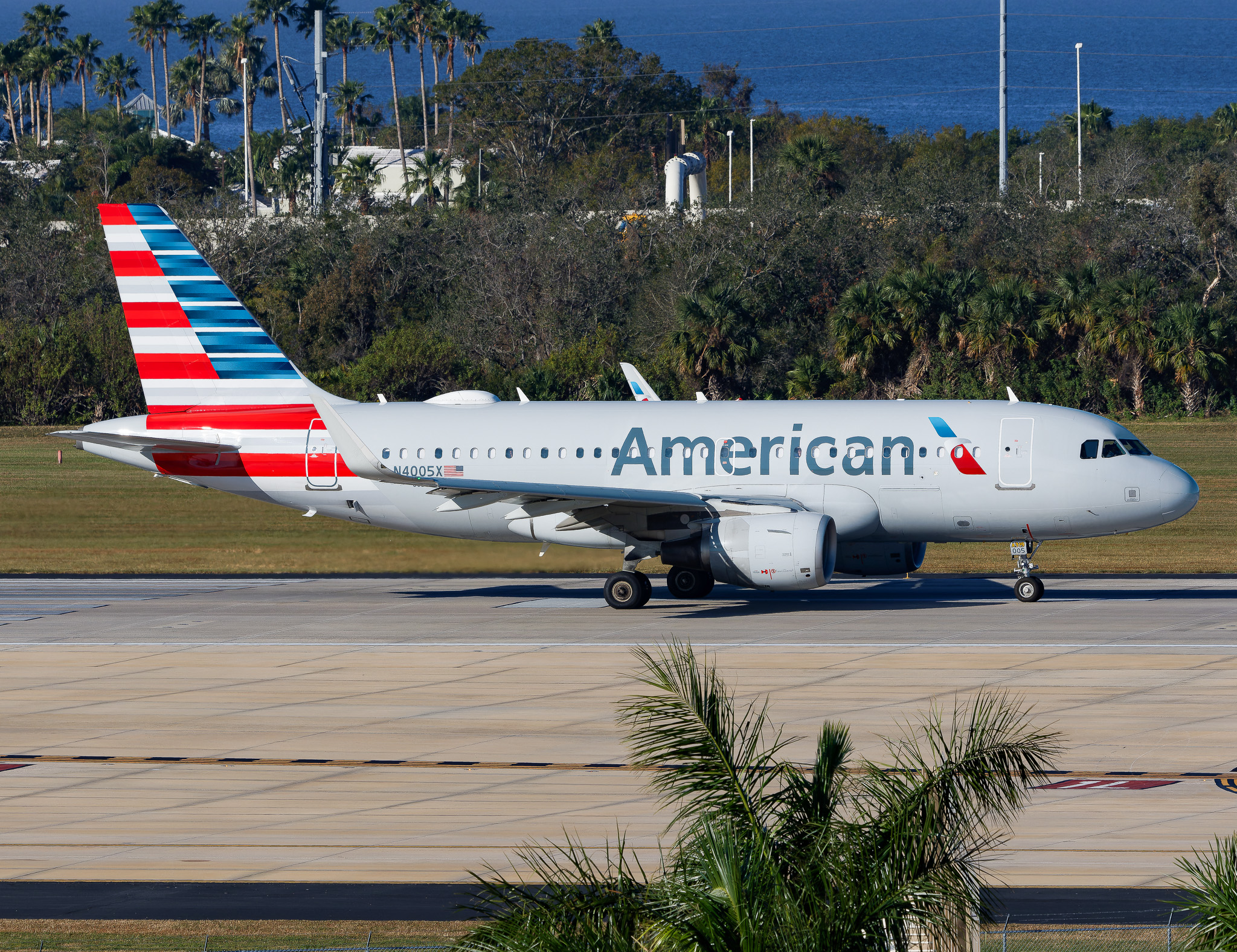Full size: American Airlines Airbus A319 N4005X at Tampa International Airport