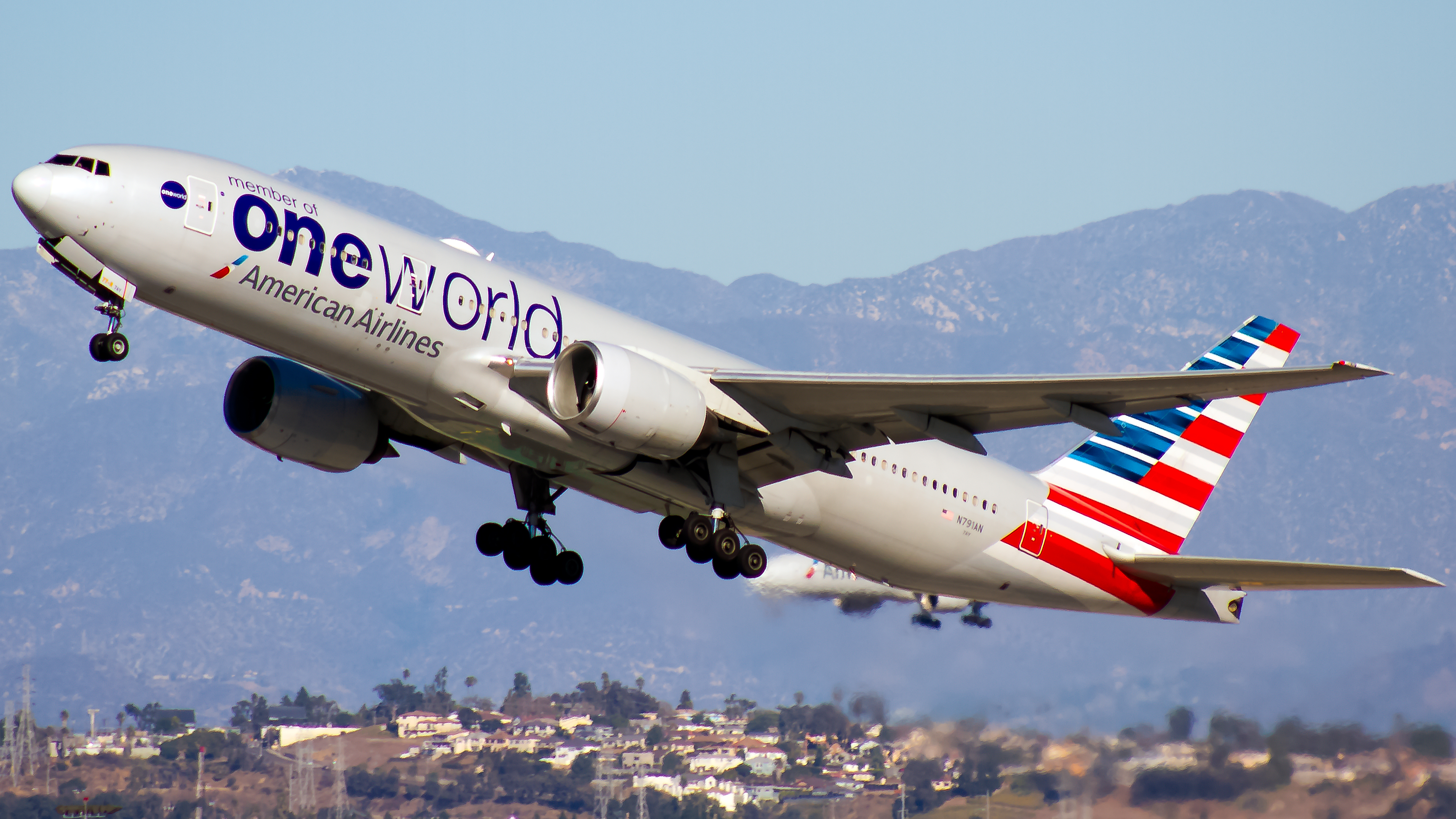 Full size: American Airlines Boeing 777-200ER N791AN at Los Angeles International Airport