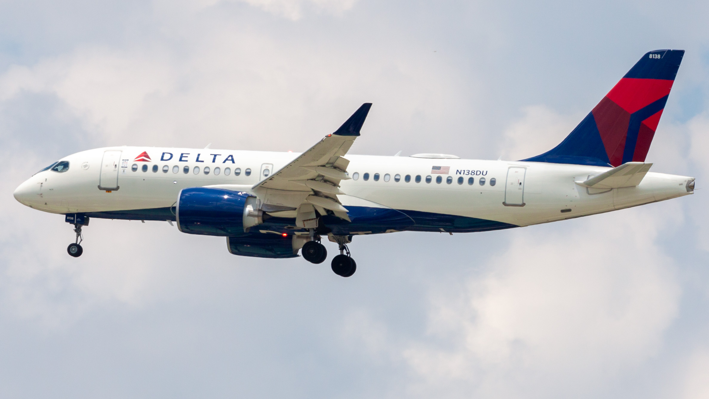 Full size: Delta Airlines Airbus A220-100 N138DU at Houston-George Bush Intercontinental Airport