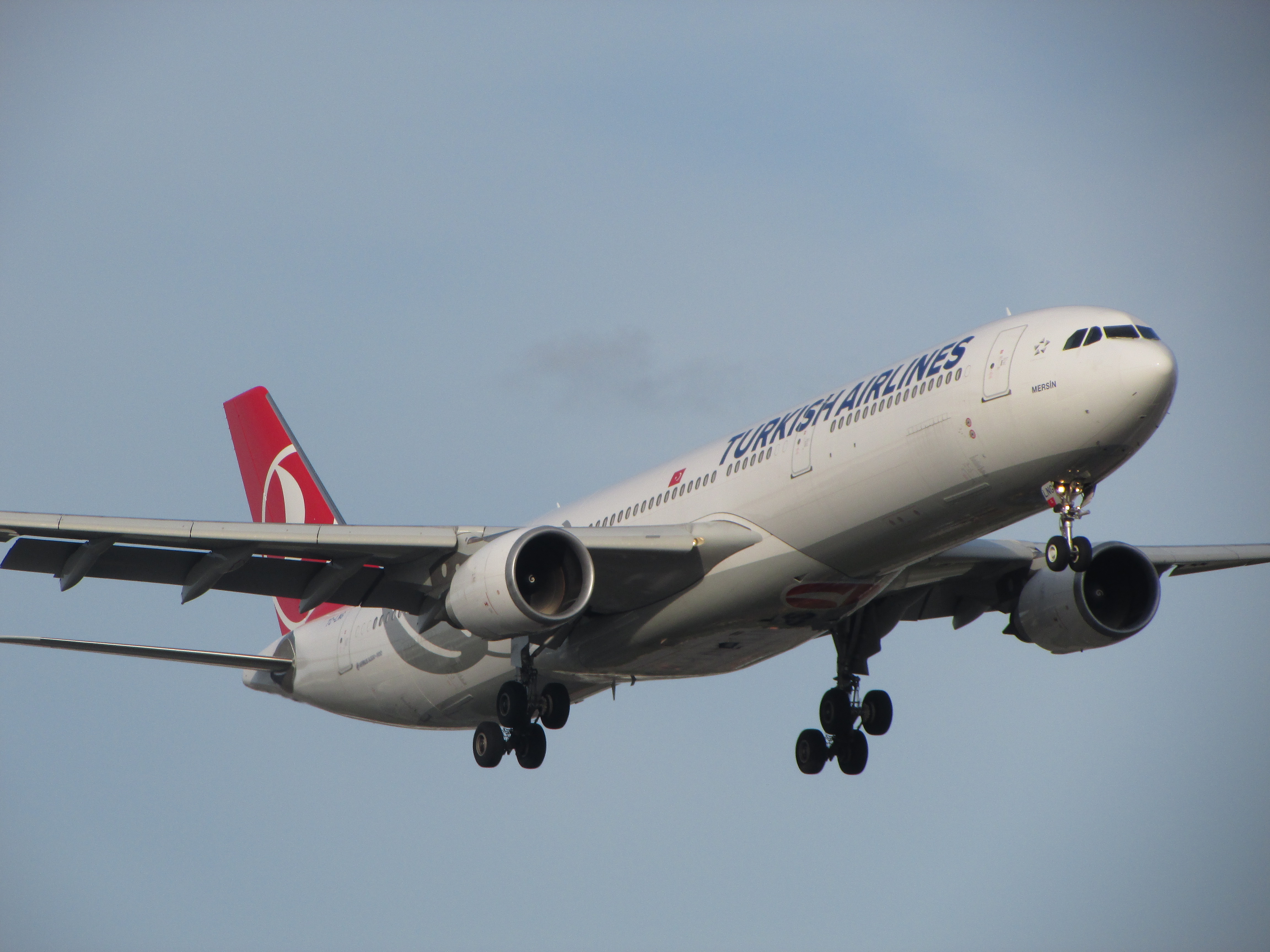 Full size: Turkish Airlines Airbus A330-300 TC-LNG at Montreal-Pierre Elliott Trudeau International Airport