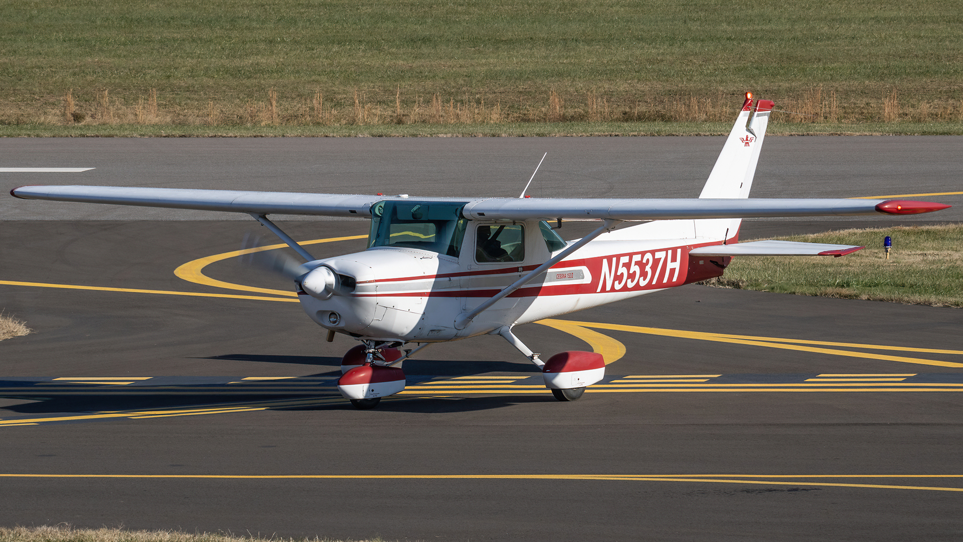 Full size: PRIVATE Cessna 152 N5537H at College Park Airport