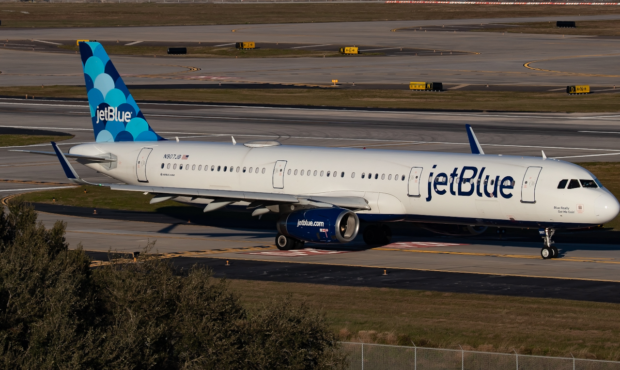 Full size: JetBlue Airways Airbus A321-200 N907JB at Tampa International Airport
