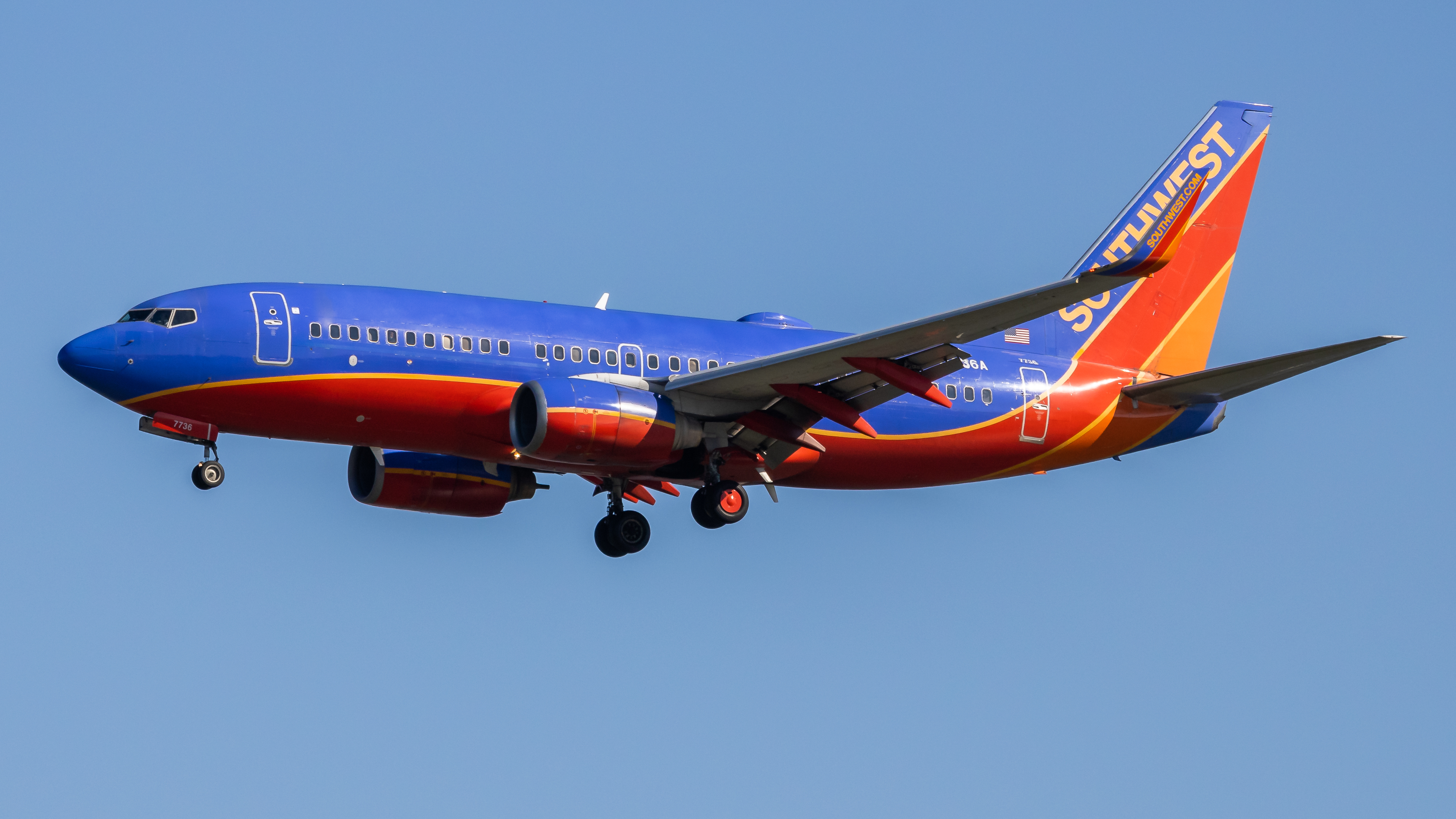 Full size: Southwest Airlines Boeing 737-700 N7736A at Ronald Reagan National Airport