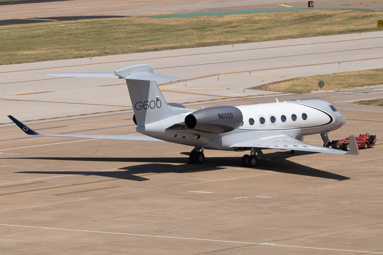 Full size: Gulfstream Aerospace Gulfstream G600 N600G at Dallas Love Field Airport