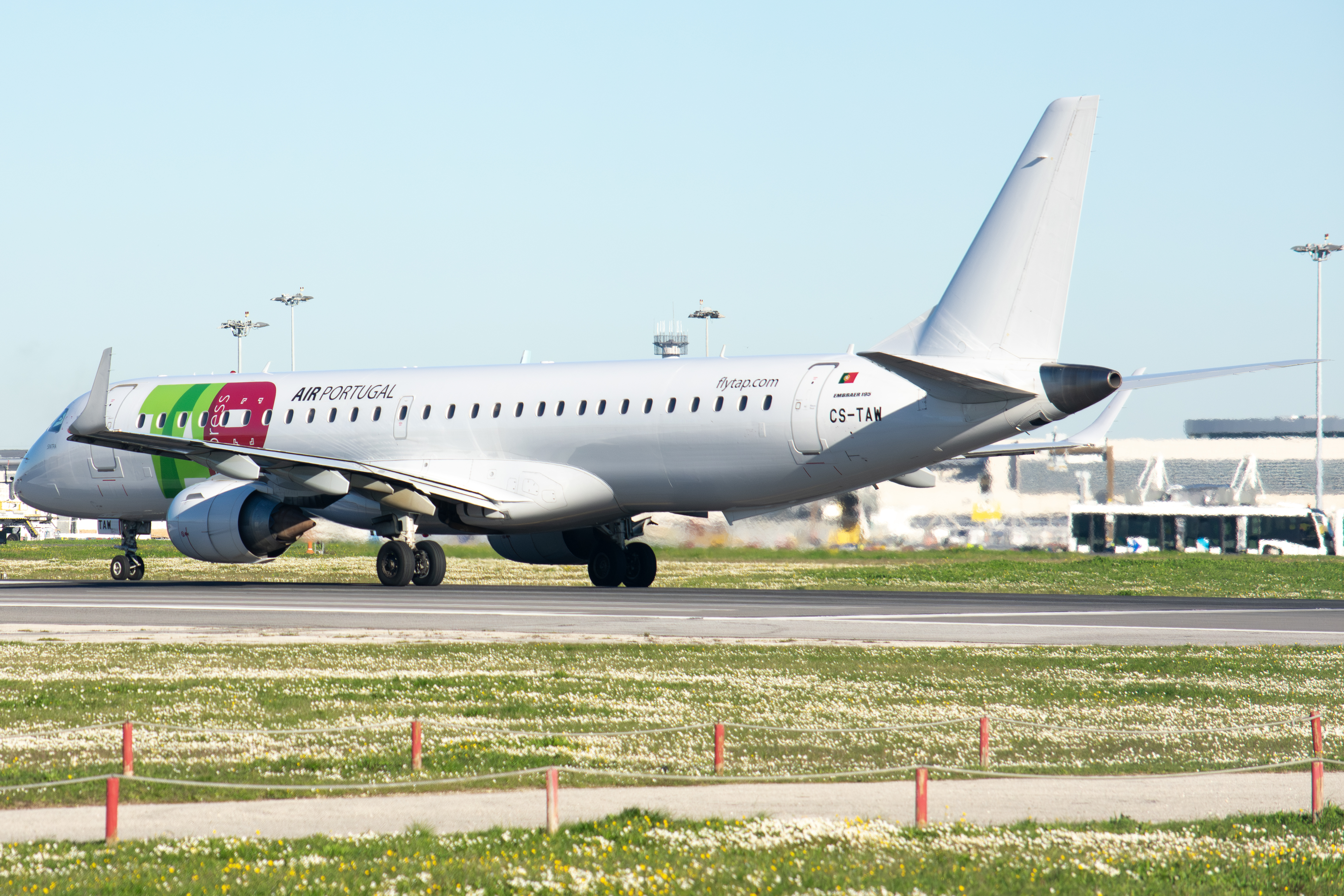 Full size: TAP Express Embraer E195 CS-TAW at Lisbon Humberto Delgado Airport