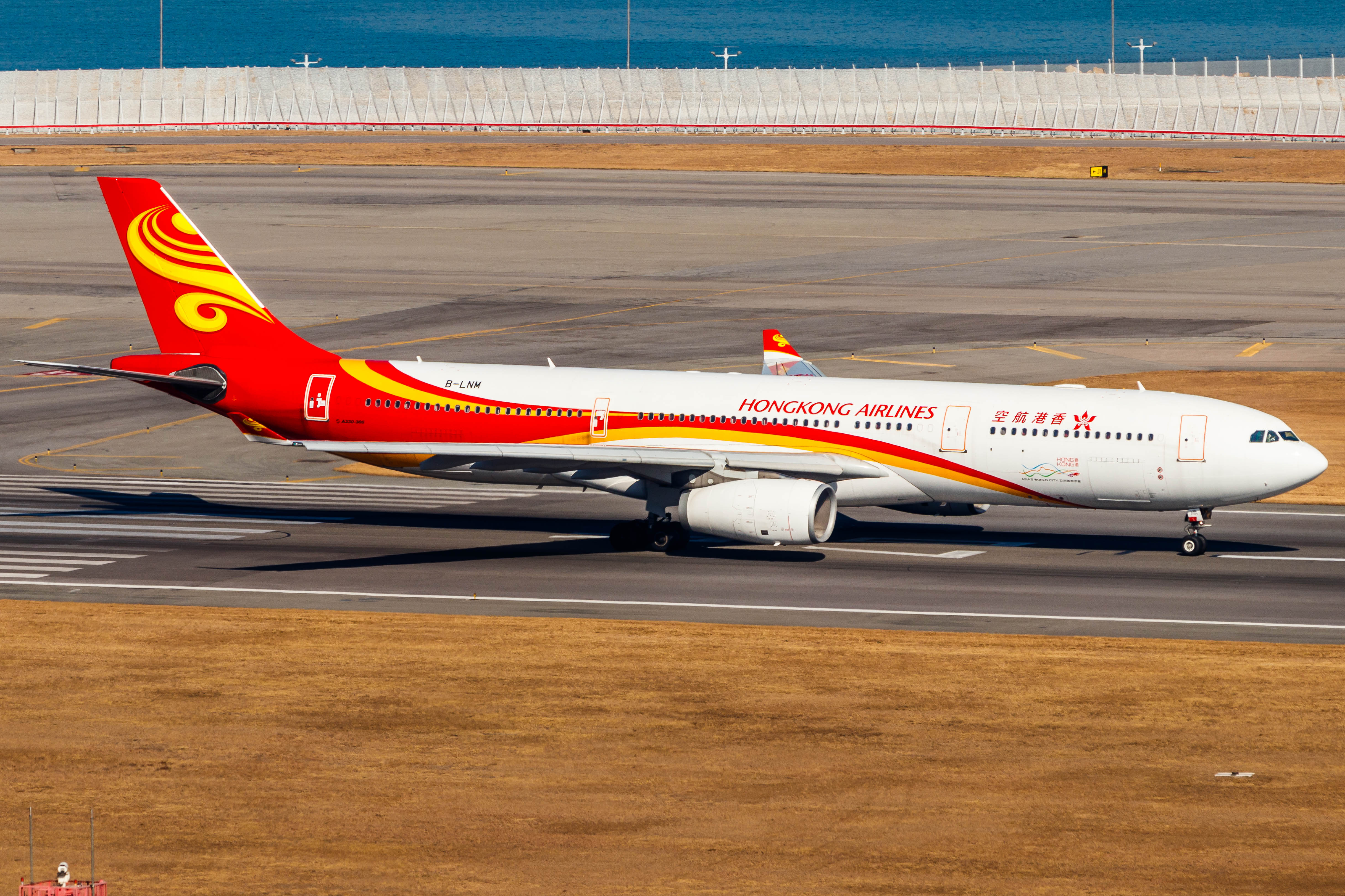 Full size: Hong Kong Airlines Airbus A330-300 B-LNM at Hong Kong International Airport