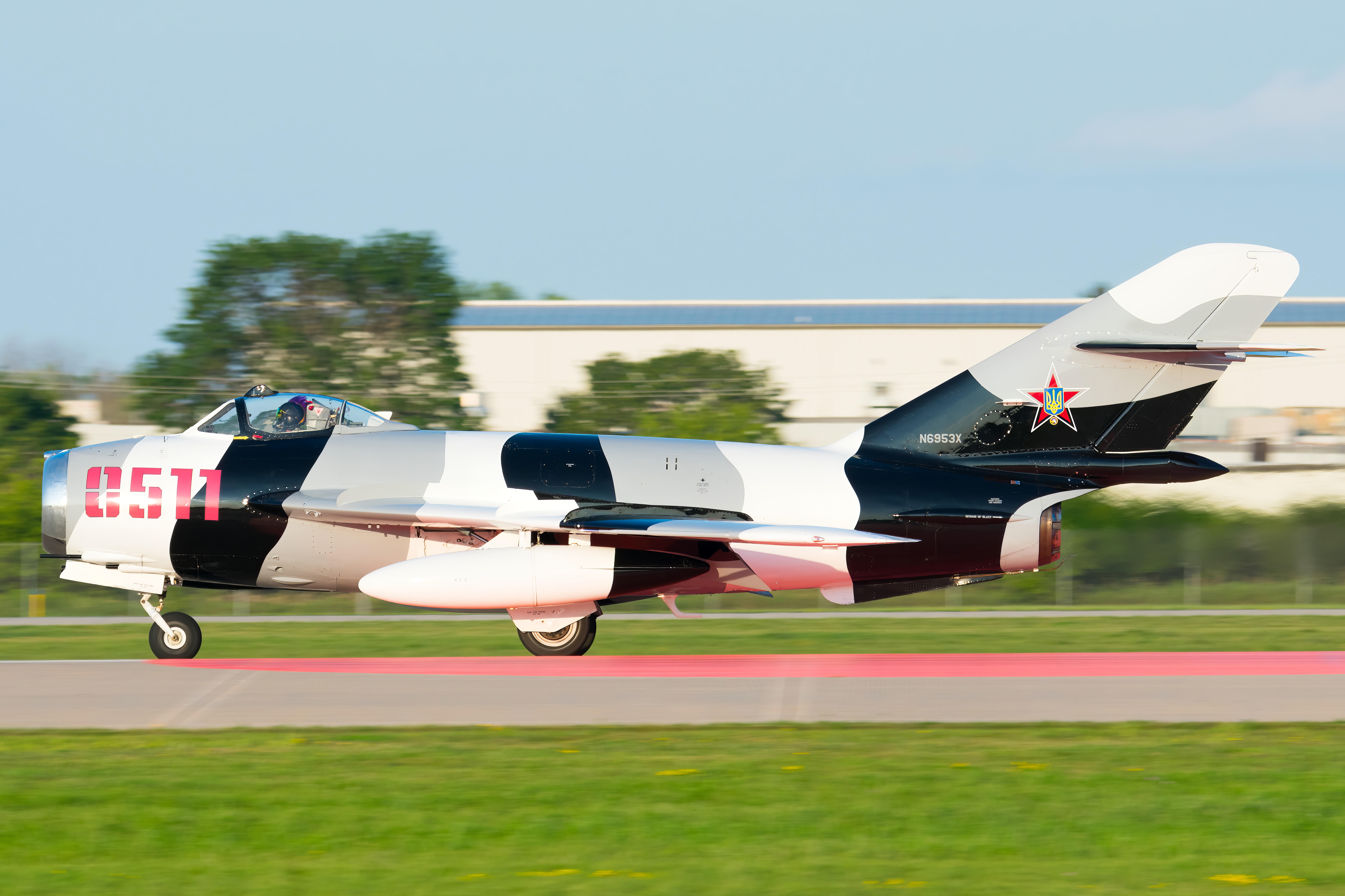 Full size: PRIVATE Mikoyan-Gurevich MiG-17 N6953X at Wittman Regional Airport