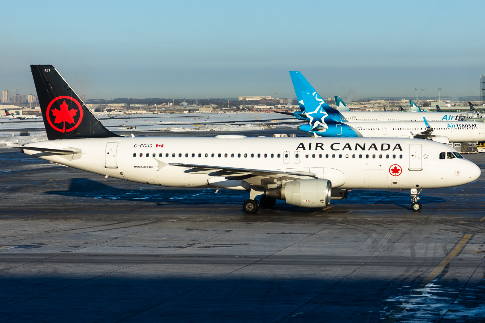 Full size: Air Canada Airbus A320 C-FCUG at Lester B Pearson International Airport