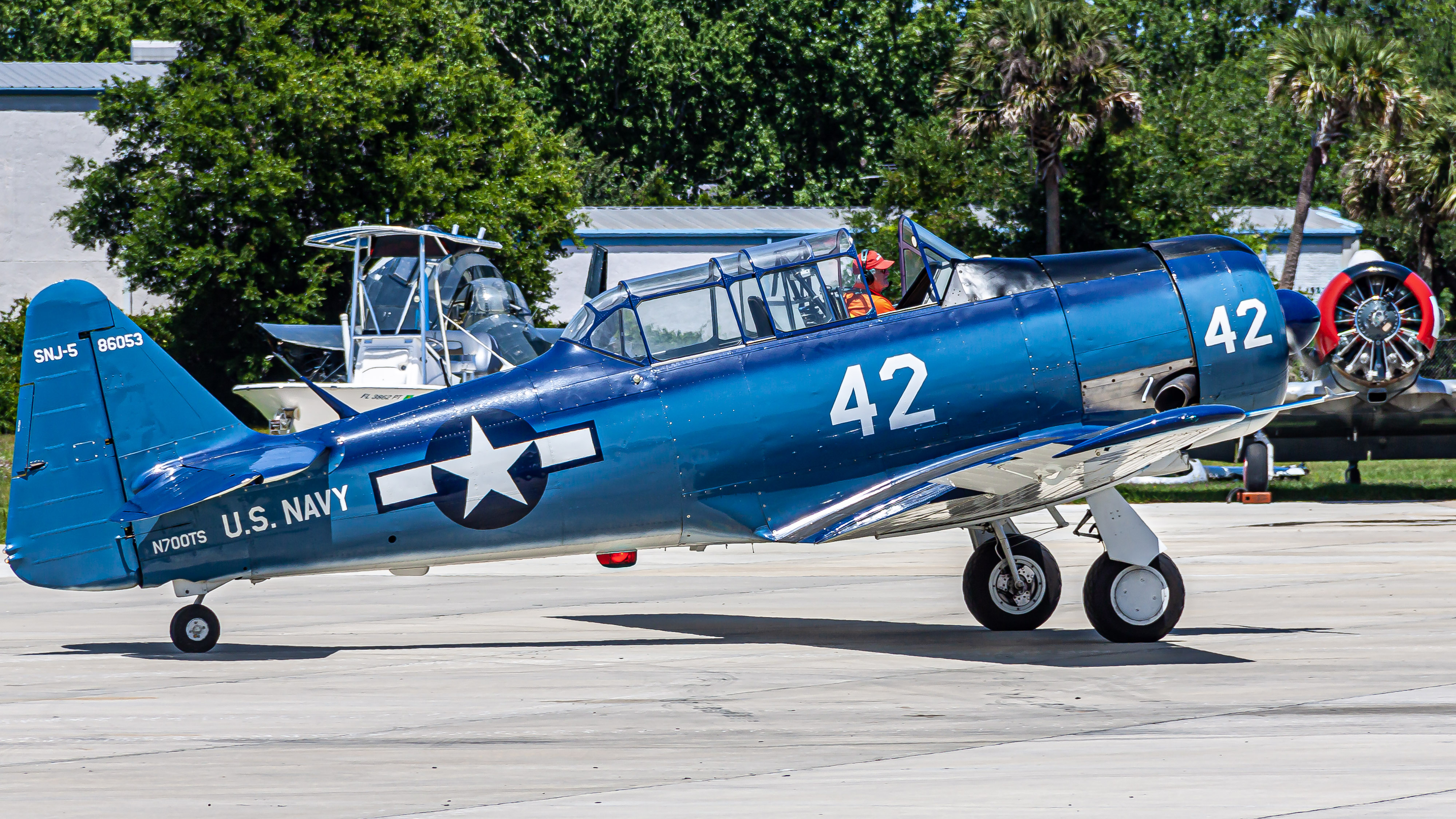 Full size: PRIVATE North American T-6 Texan N700TS at 
