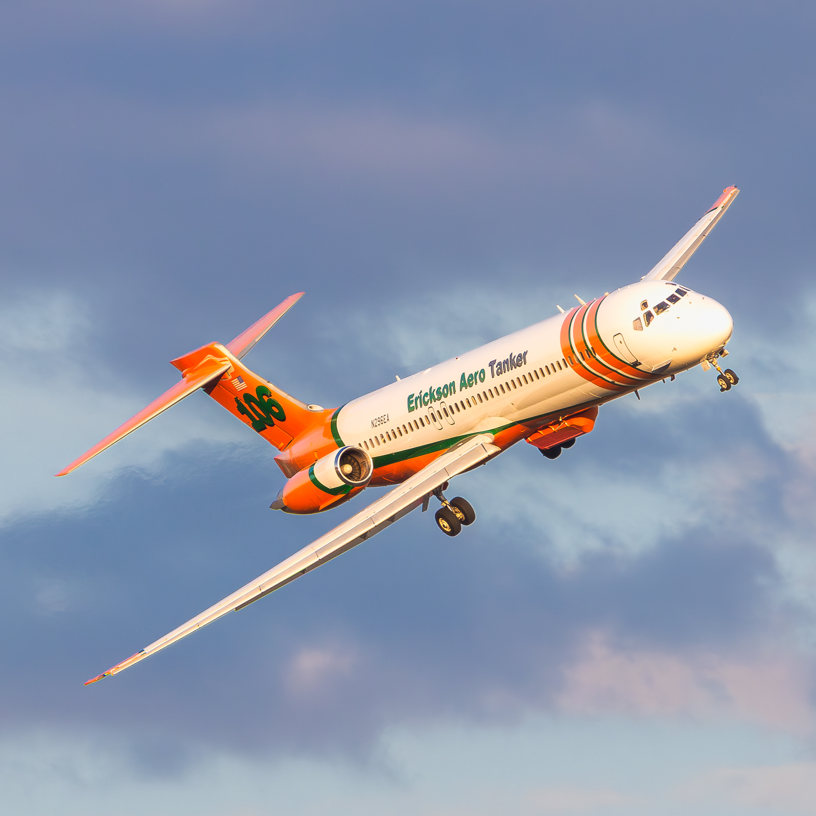 Full size: Erickson Aero Tanker McDonnell Douglas MD-87 N296EA at Roberts Field Airport
