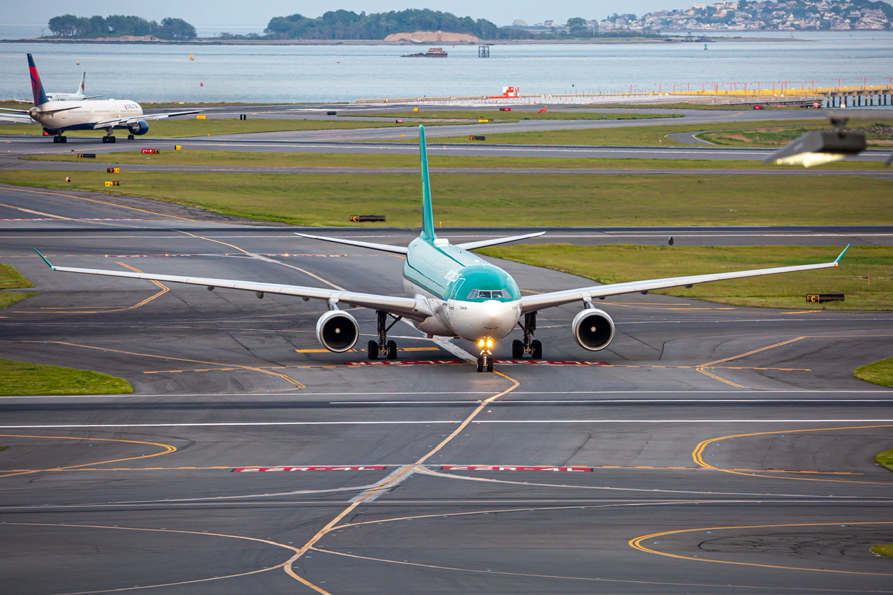 Full size: Aer Lingus Airbus A330-300 EI-FNG at General Edward Lawrence Logan International Airport