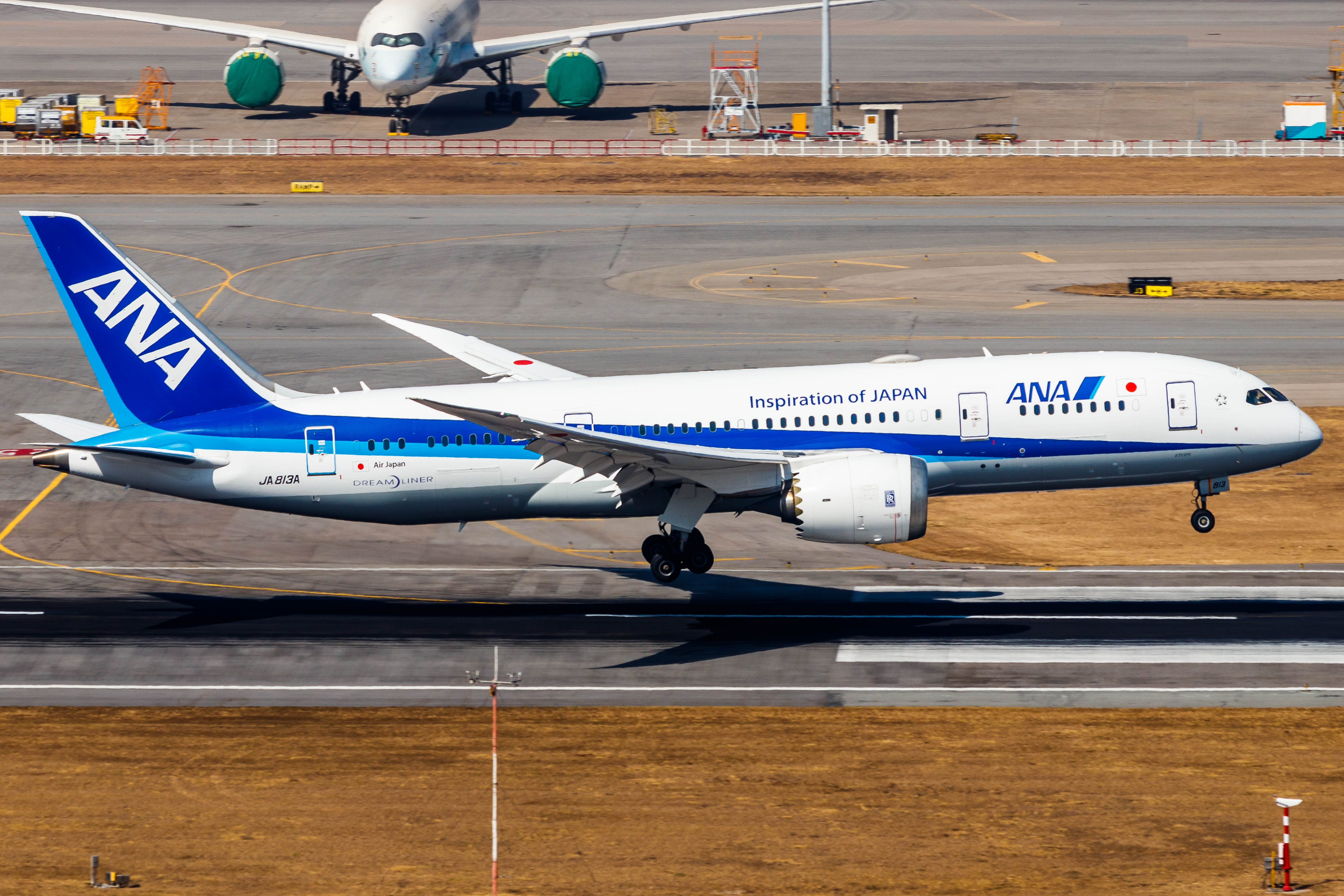 Full size: All Nippon Airways Boeing 787-8 JA813A at Hong Kong International Airport