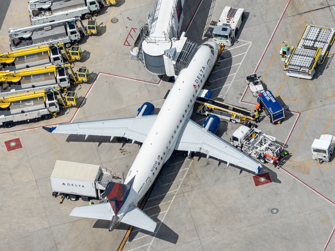 Full size: Delta Connection Embraer E175 N243JQ at General Edward Lawrence Logan International Airport