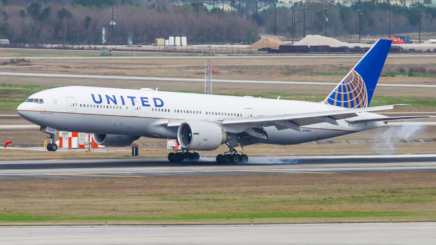 Full size: United Airlines Boeing 777-200ER N78001 at Houston-George Bush Intercontinental Airport