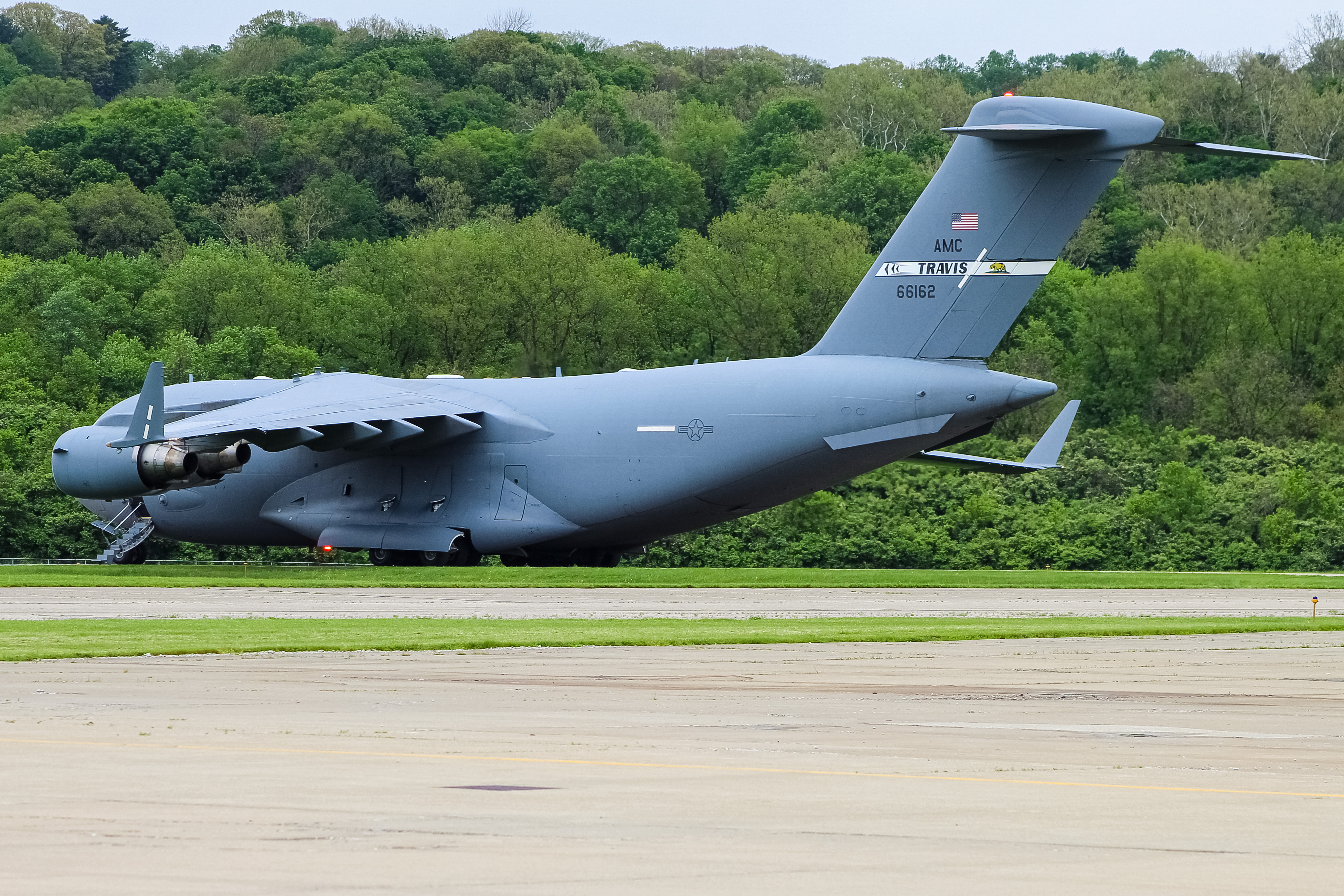 Full size: USAF - United States Air Force Boeing C-17 Globemaster III 06-6162 at Cincinnati Municipal Airport/Lunken Field