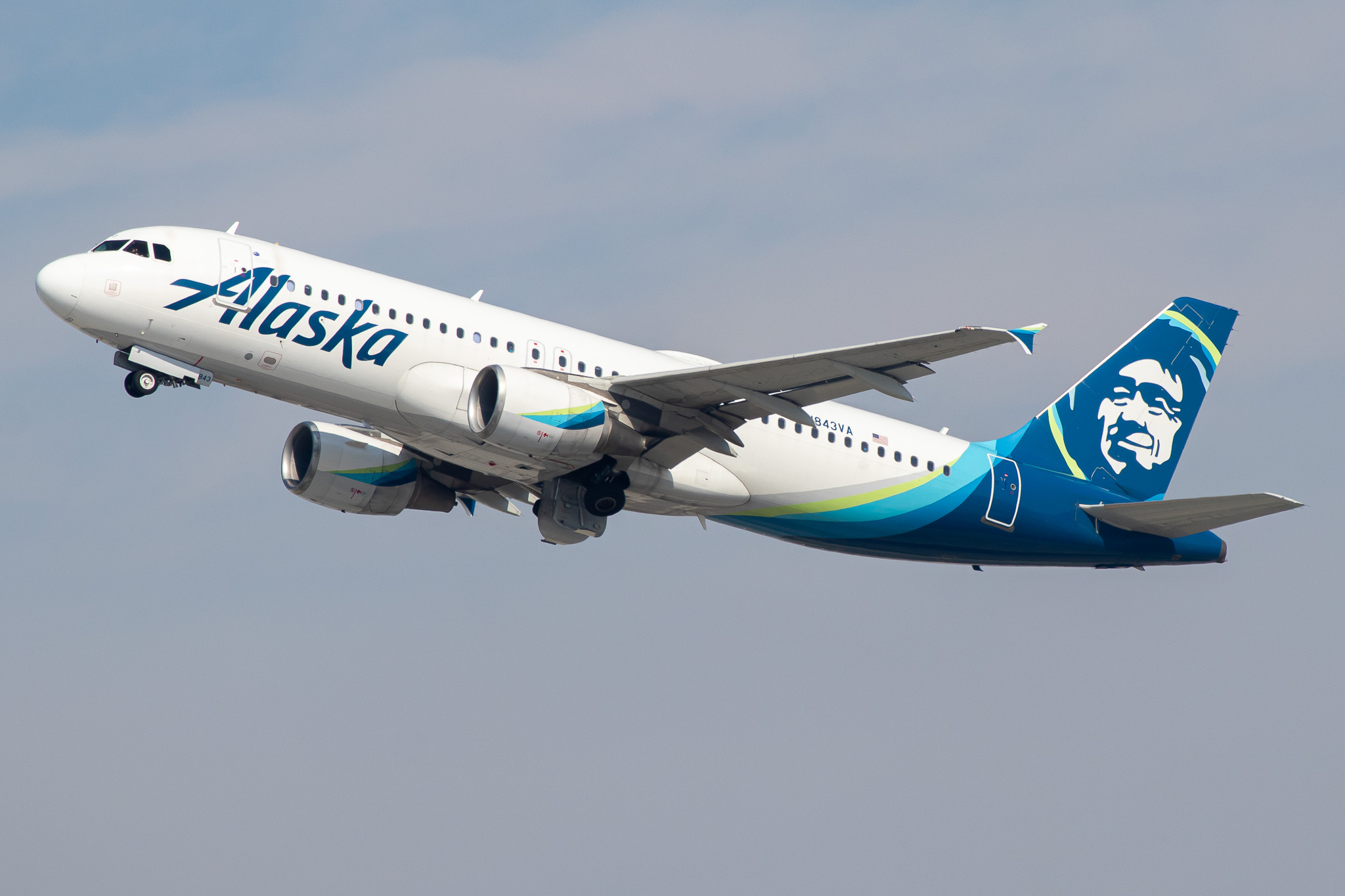 Full size: Alaska Airlines Airbus A320 N843VA at Los Angeles International Airport