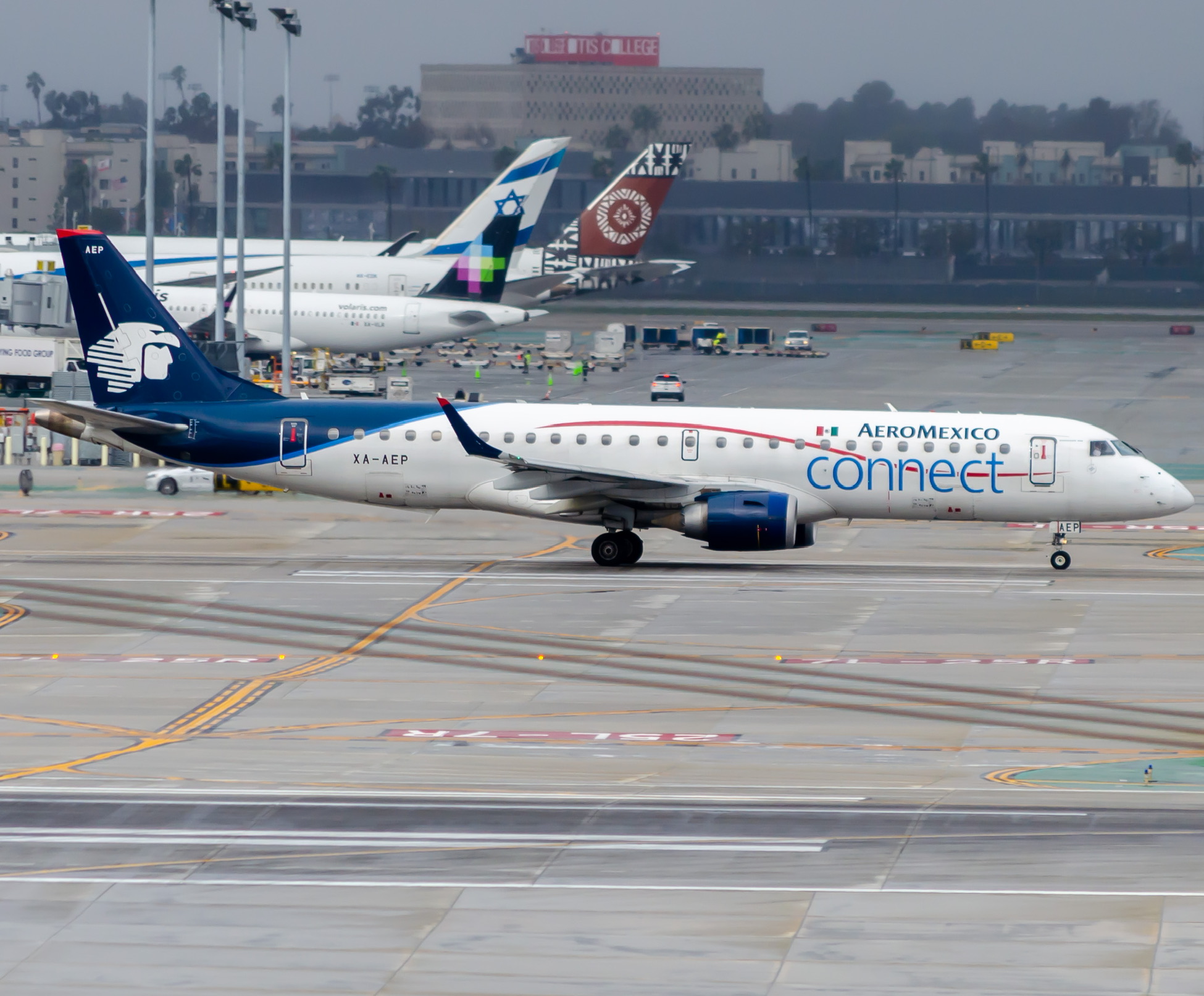 Full size: Aeromexico Connect Embraer E190 XA-AEP  at Los Angeles International Airport