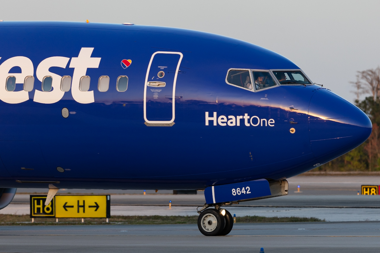 Full size: Southwest Airlines Boeing 737-800 N8642E at Orlando International Airport