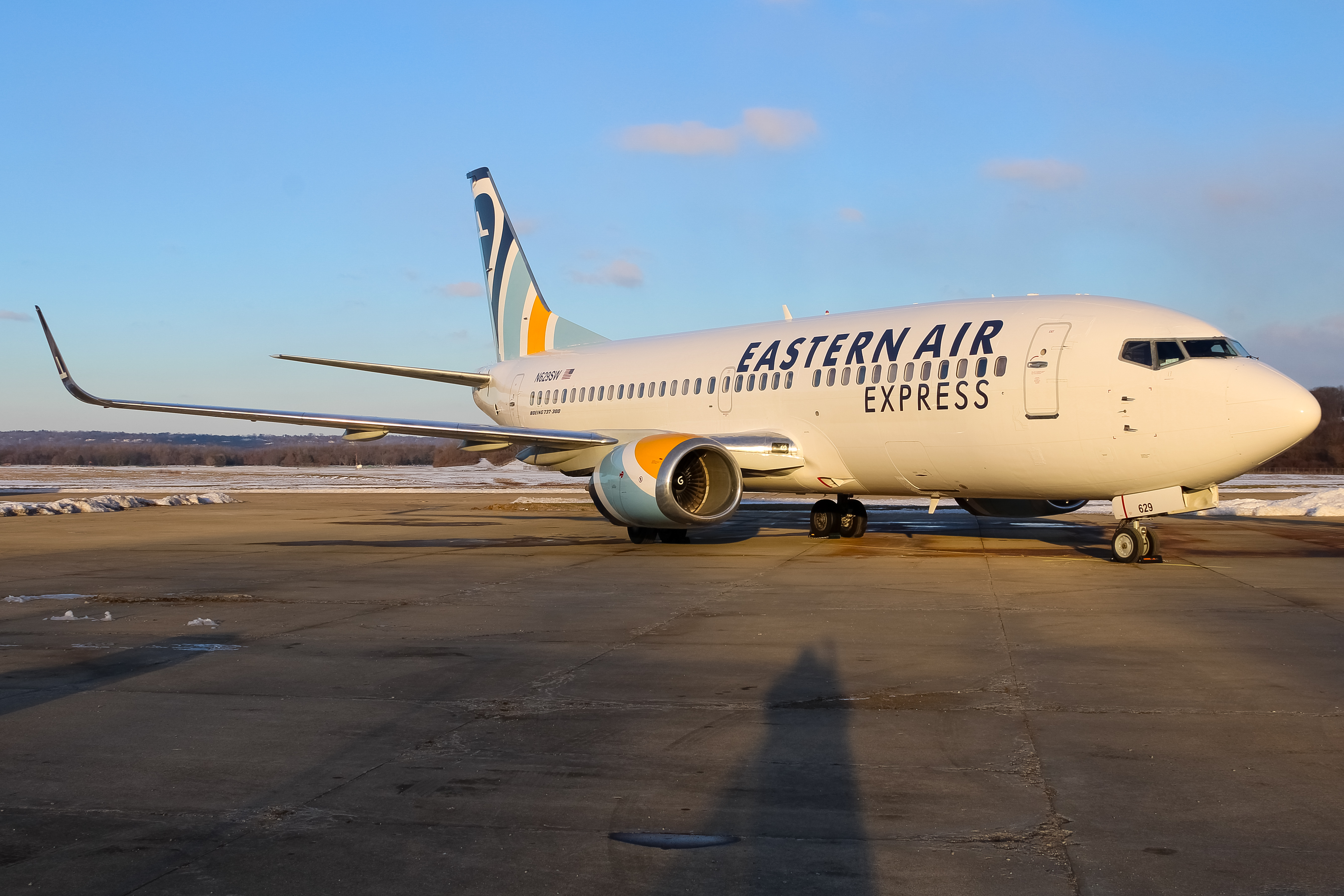 Full size: Eastern Airlines Boeing 737-300 N629SW at Cincinnati Municipal Airport/Lunken Field