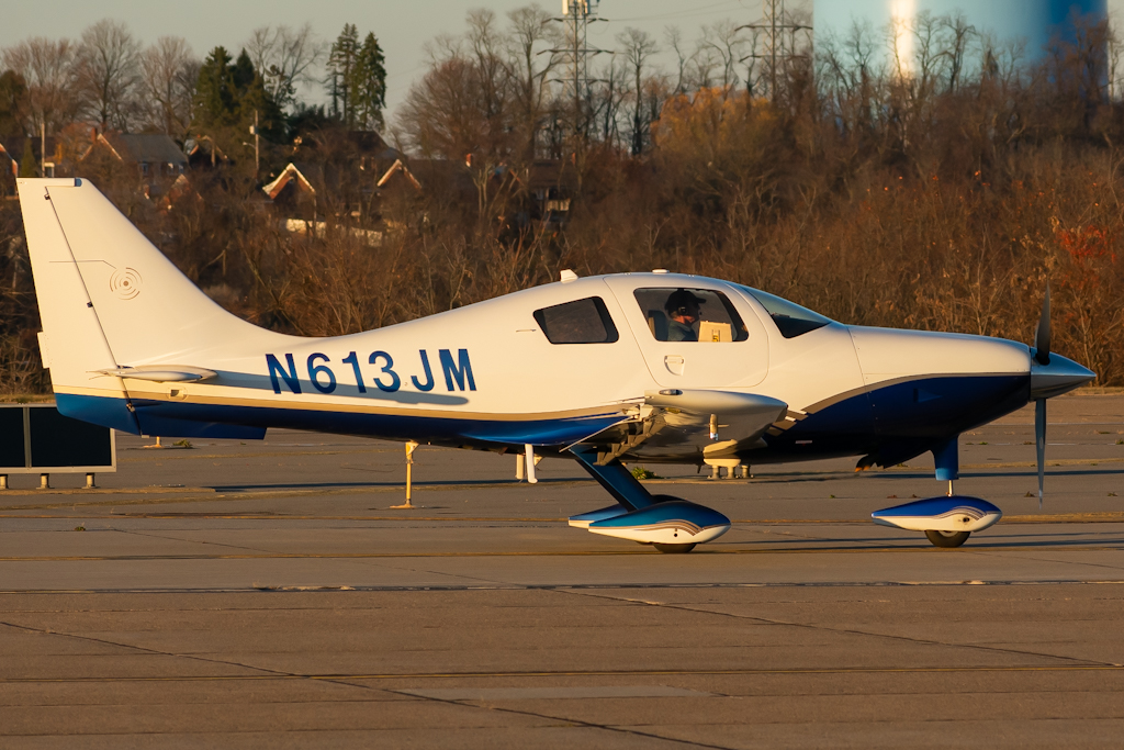 Full size: PRIVATE  Cessna 400 N613JM at Pittsburgh Allegheny County Airport