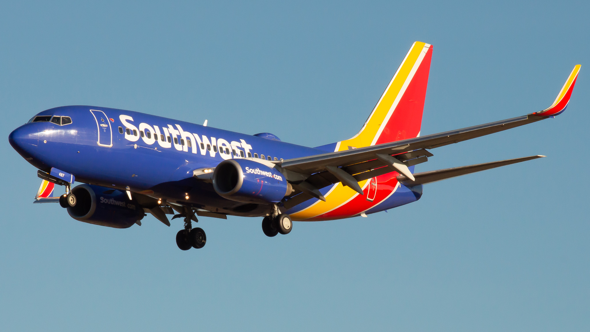 Full size: Southwest Airlines Boeing 737-700 N487WN at Baltimore/Washington International Thurgood Marshall Airport