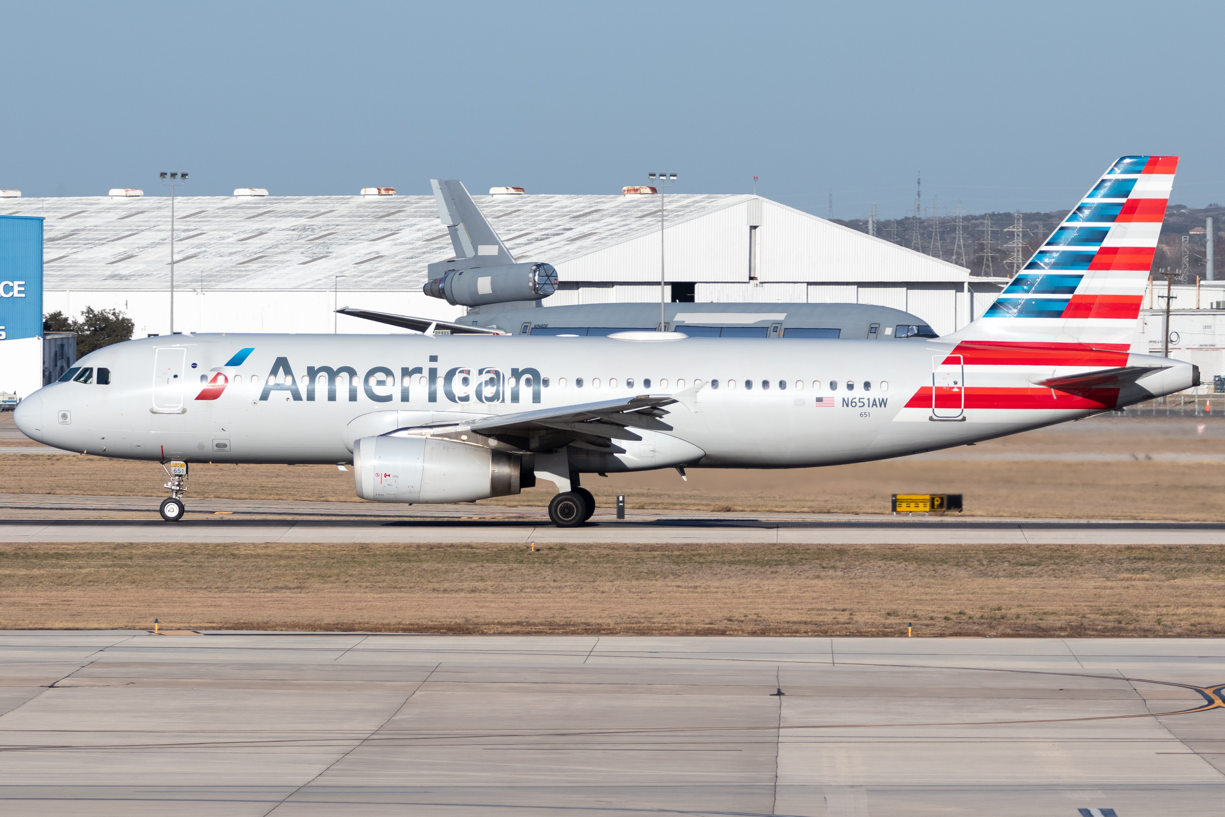 Full size: American Airlines Airbus A320 N651AW at San Antonio International Airport