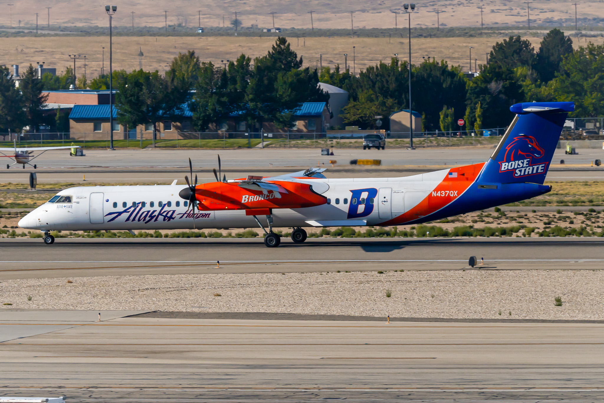 Full size: Horizon Air De Havilland DHC-8 N437QX at Boise Air Terminal/Gowen Field